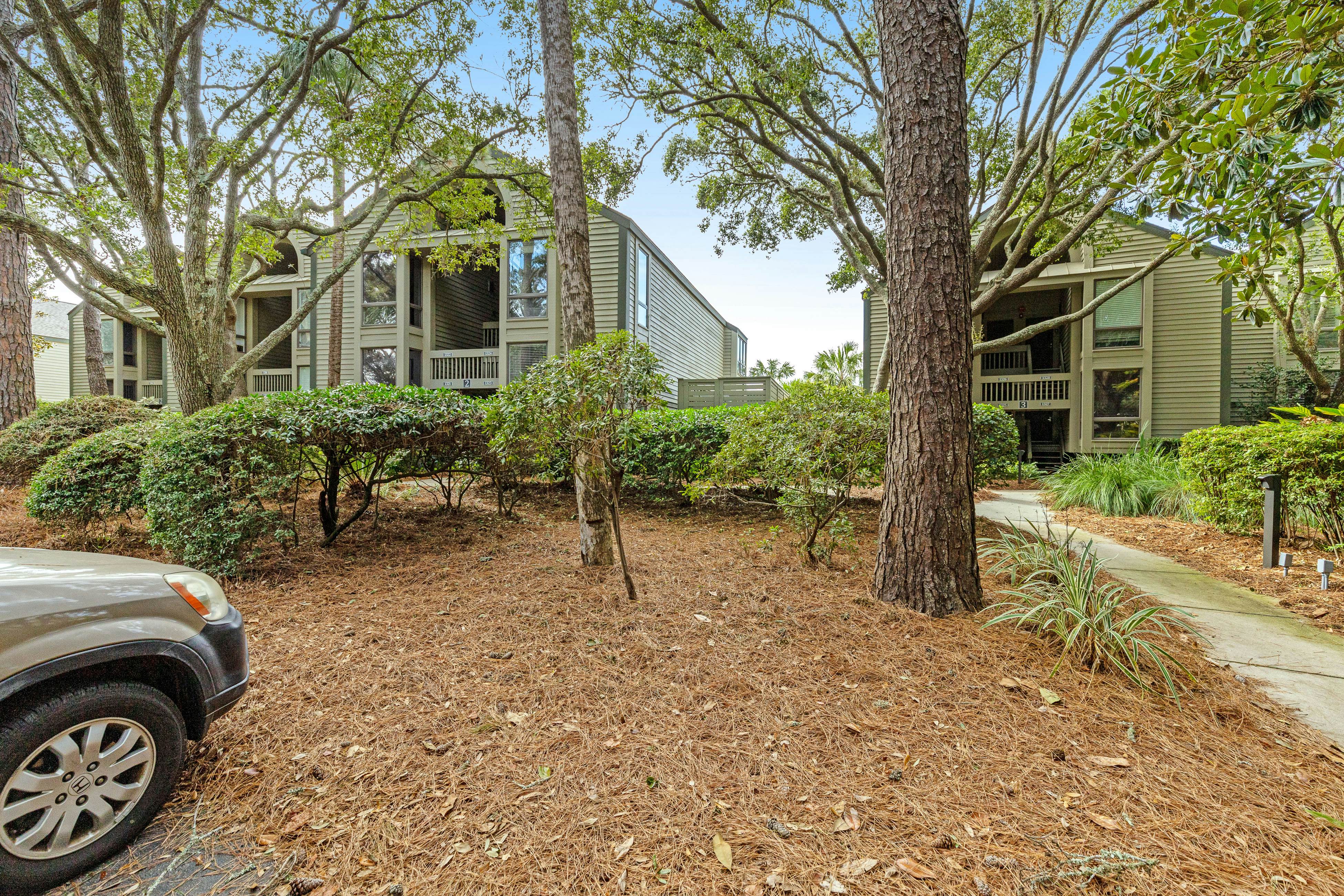 2nd floor villa with water views, lovely balcony & w/d - walk to Beach Club