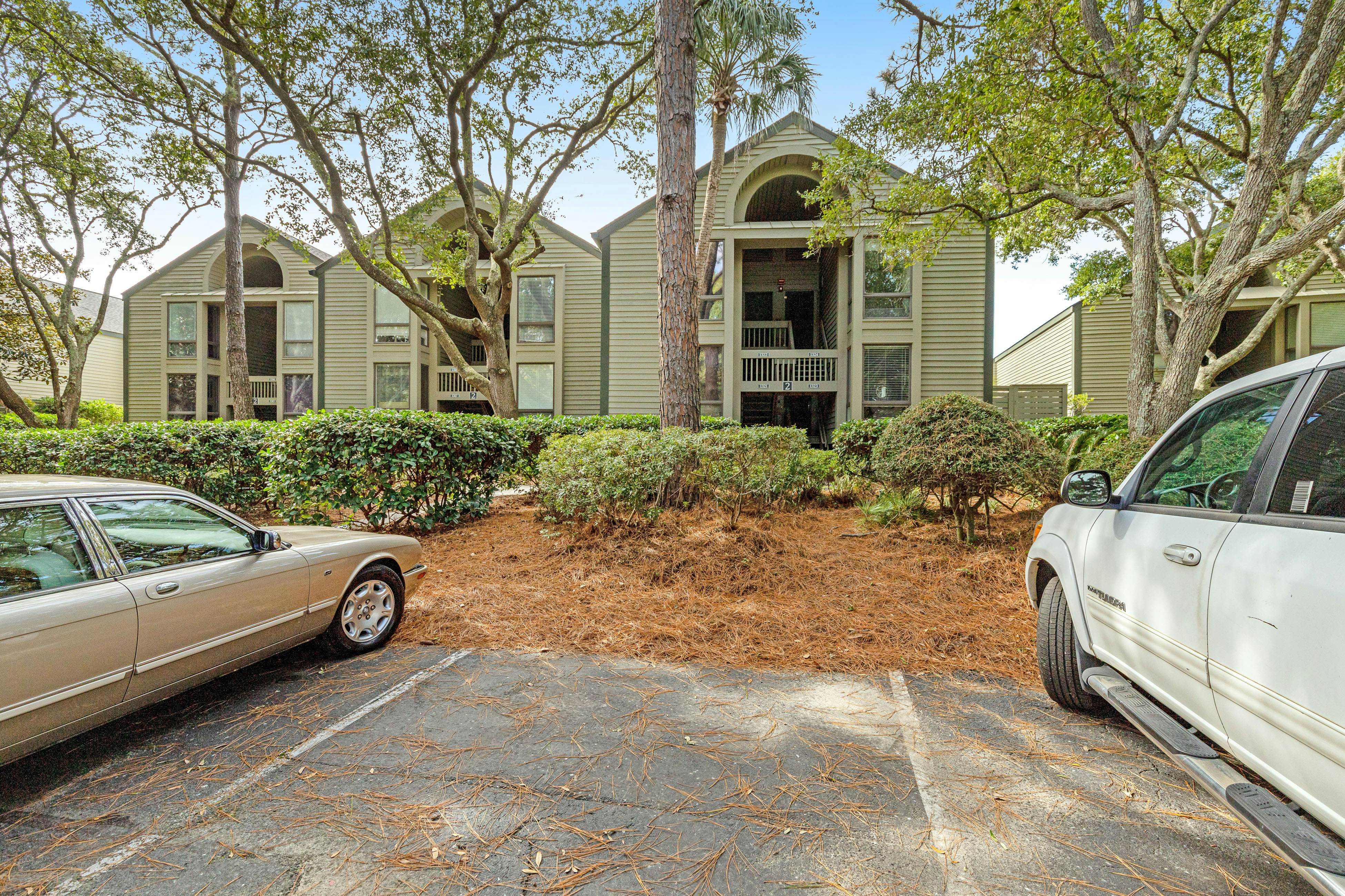 2nd floor villa with water views, lovely balcony & w/d - walk to Beach Club