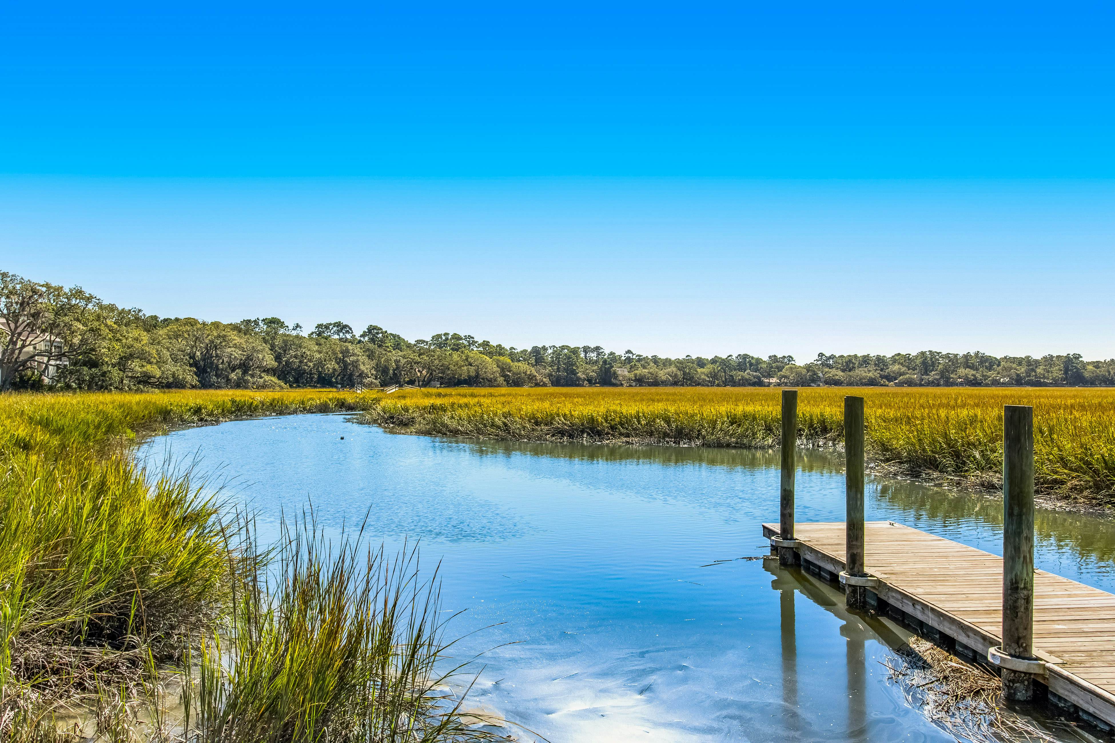 Three-level marsh-front villa with screened porch - walk to all amenities