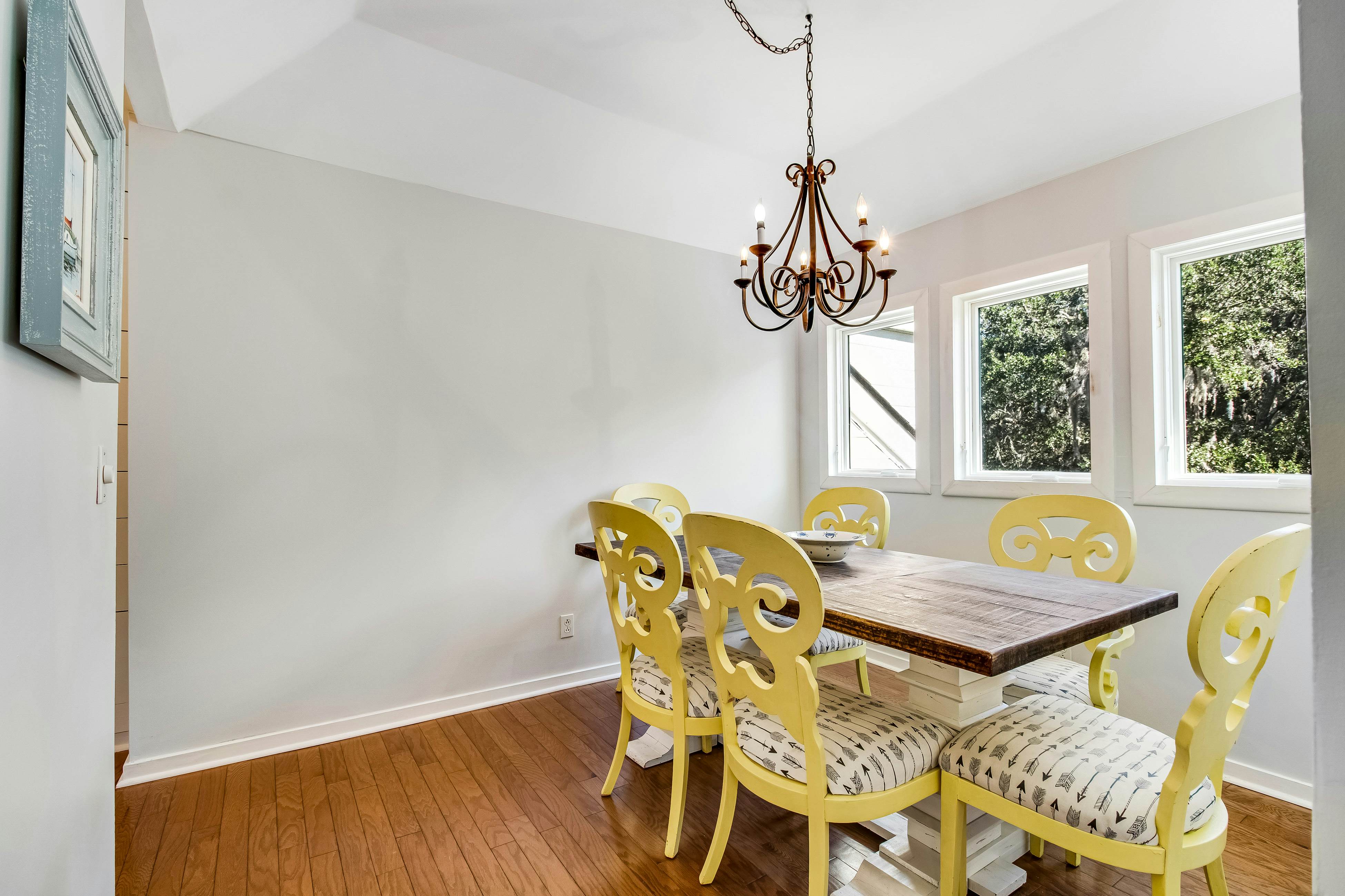 Three-level marsh-front villa with screened porch - walk to all amenities