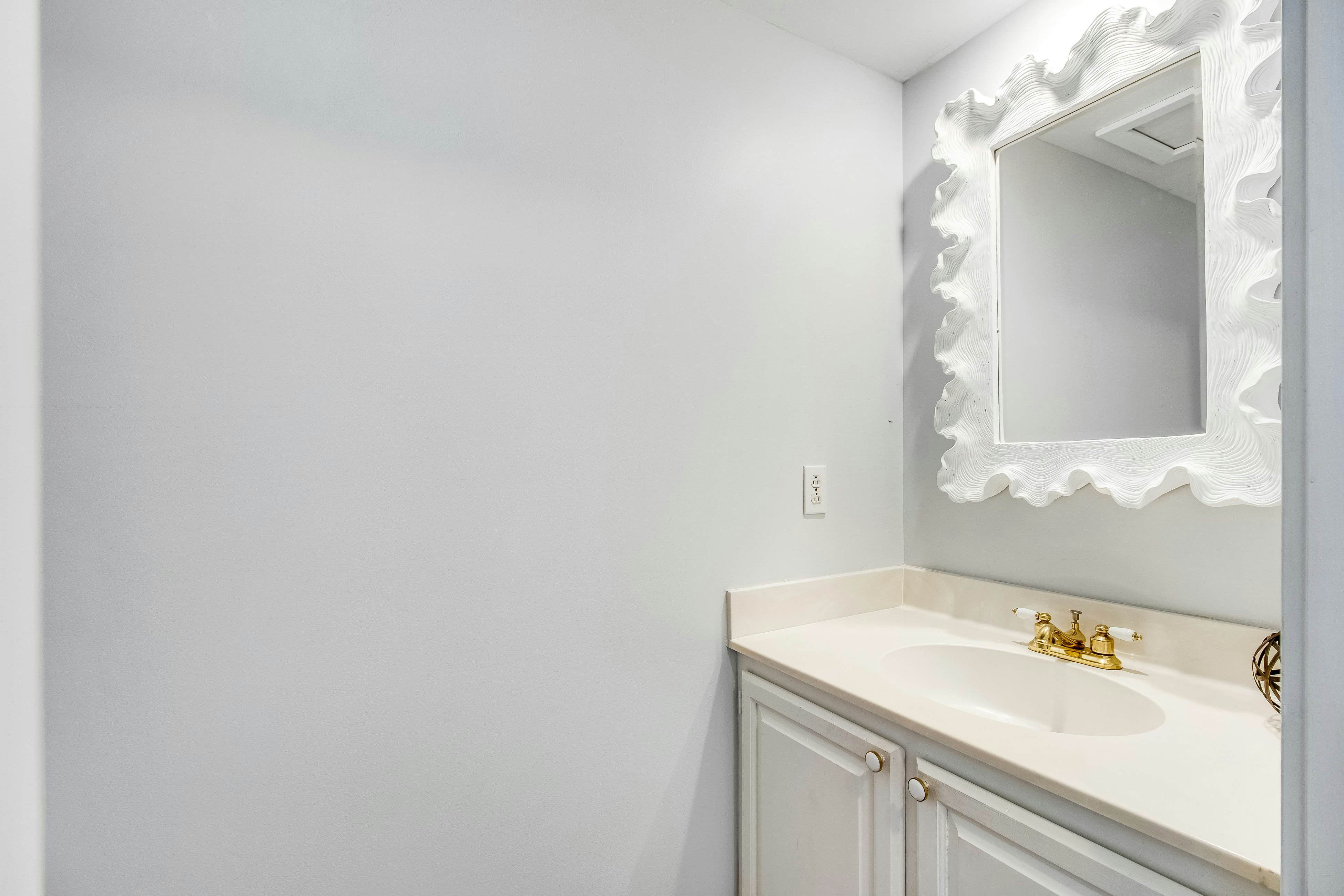 Three-level marsh-front villa with screened porch - walk to all amenities