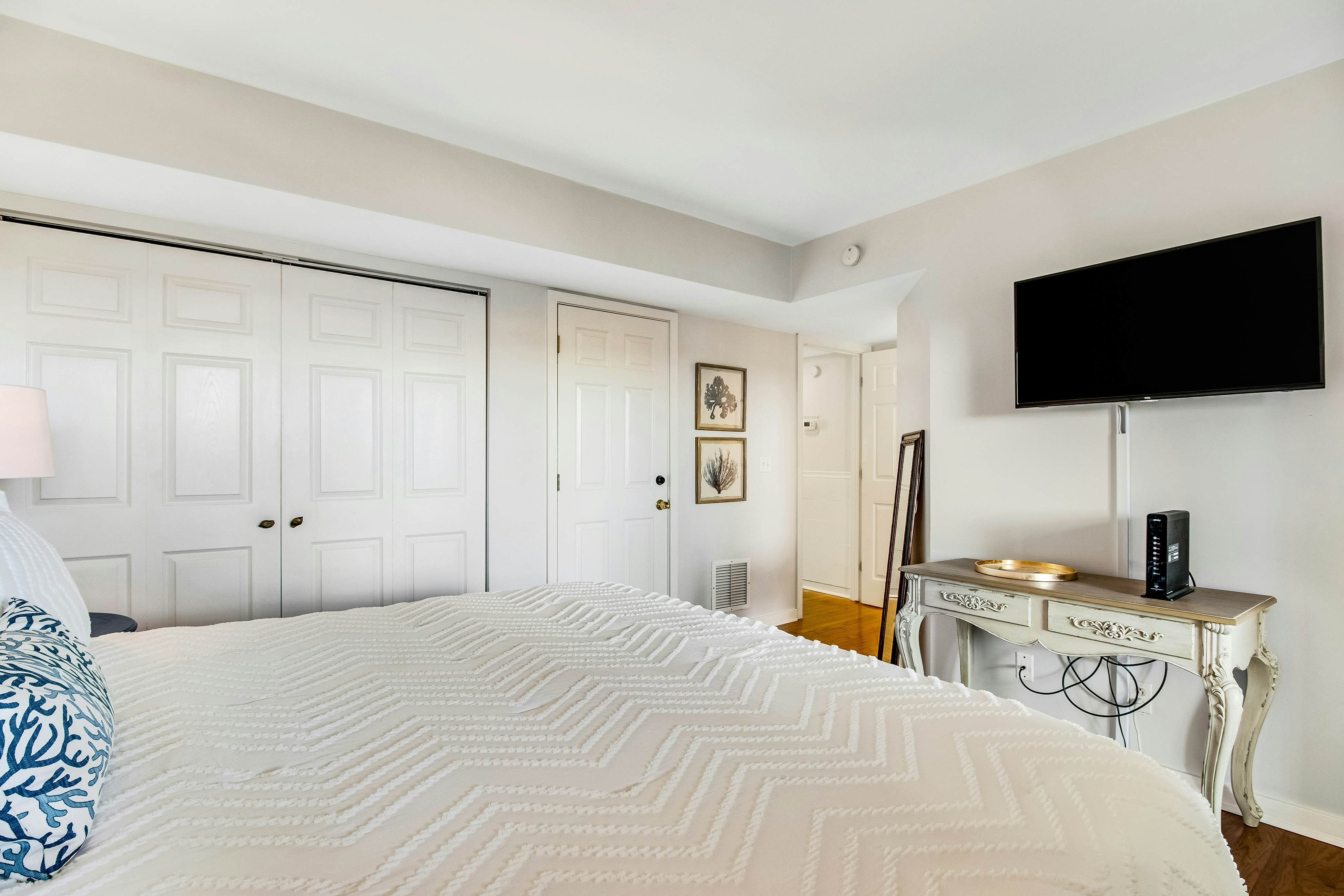 Three-level marsh-front villa with screened porch - walk to all amenities