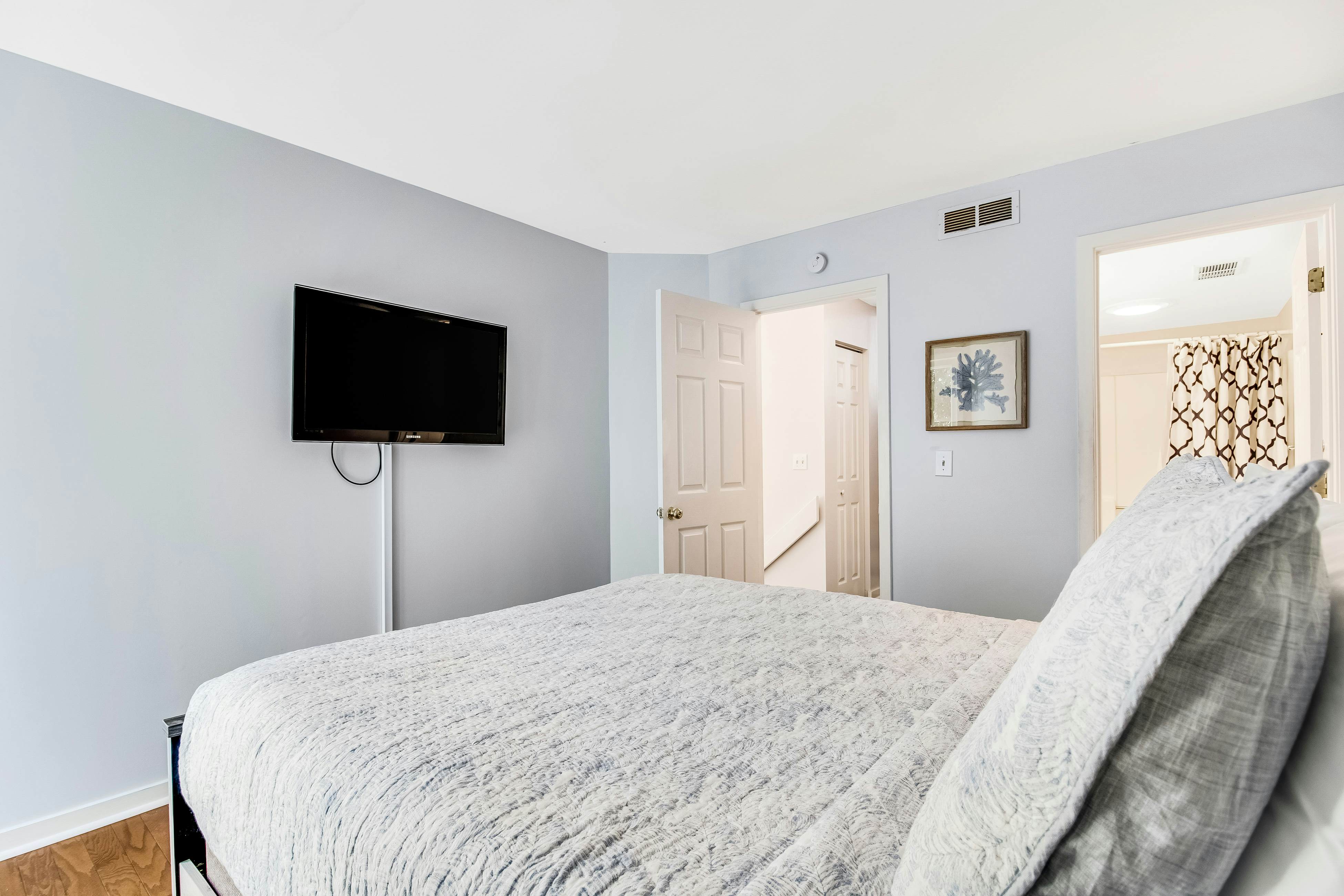 Three-level marsh-front villa with screened porch - walk to all amenities