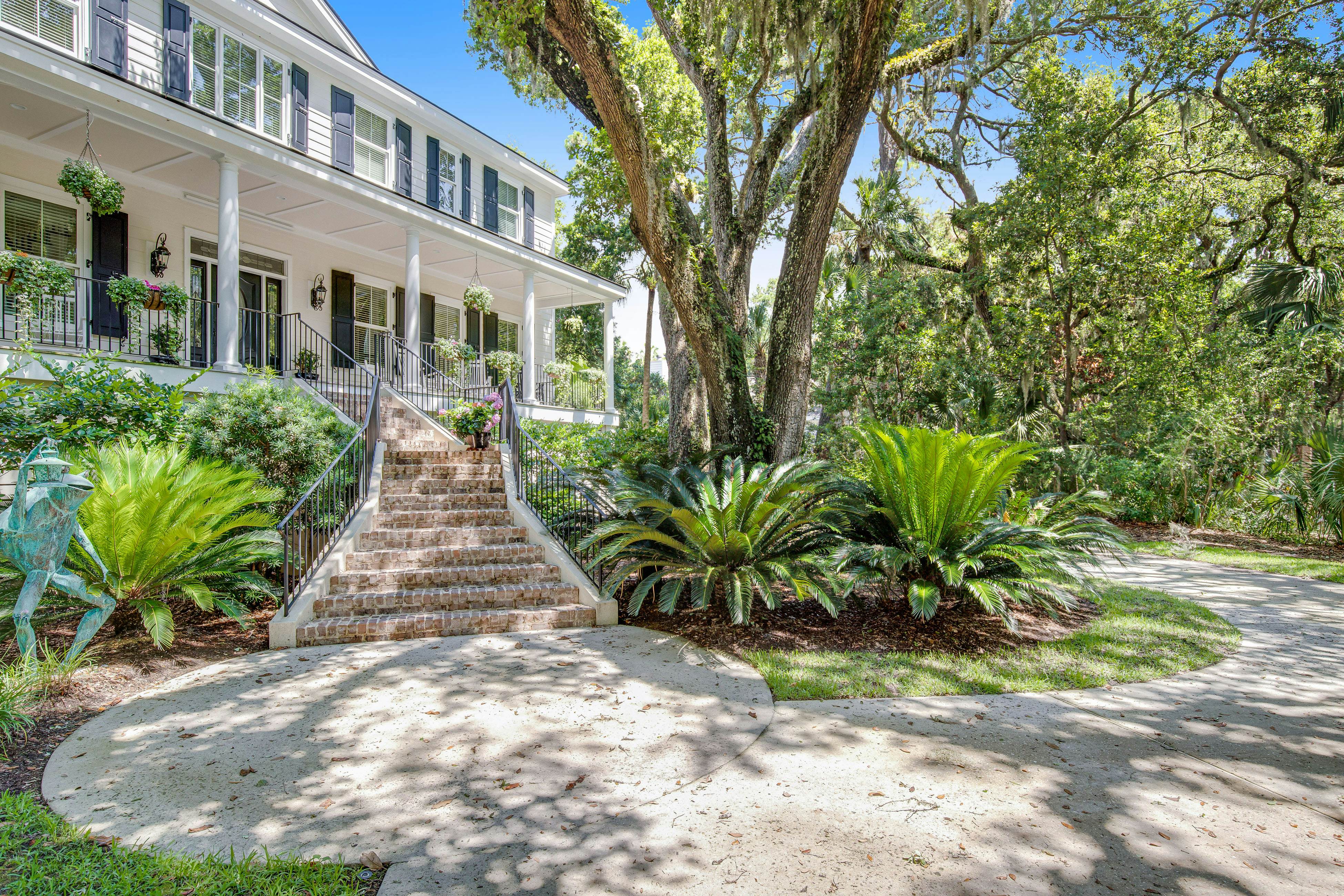 Expansive Home with Shared Pools, High-Speed WiFi, Central AC, & Washer/Dryer