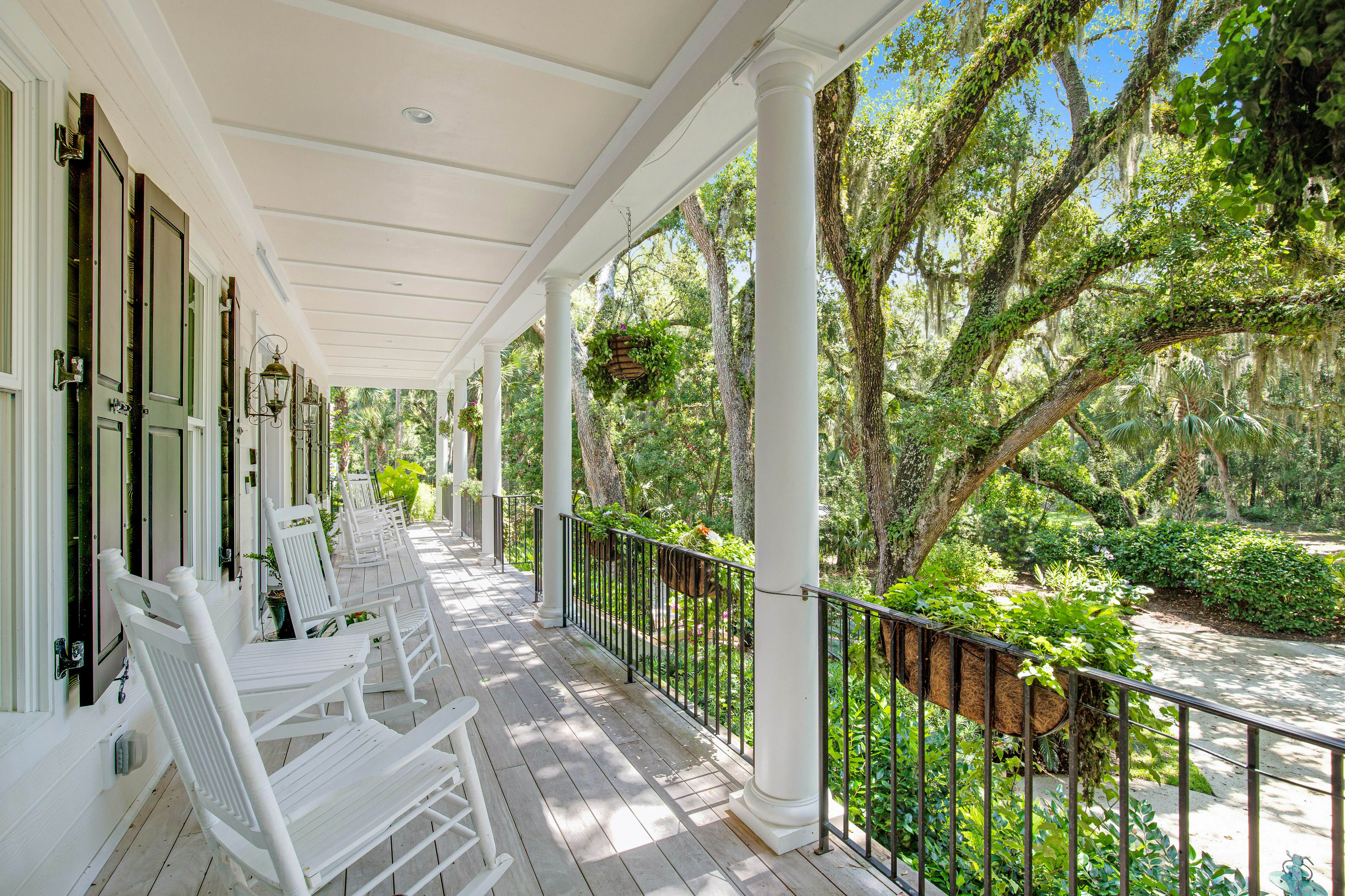 Expansive Home with Shared Pools, High-Speed WiFi, Central AC, & Washer/Dryer