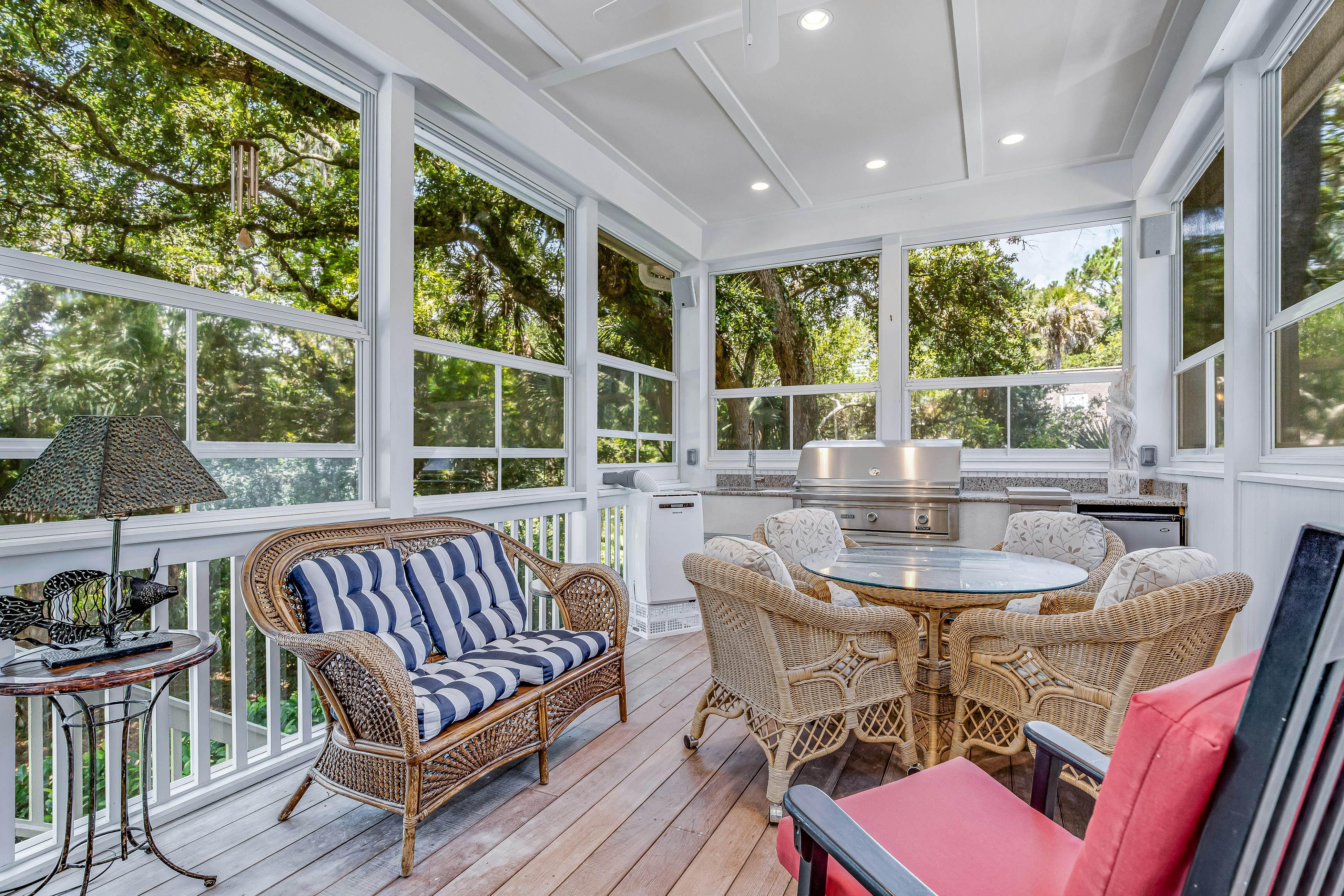 Expansive Home with Shared Pools, High-Speed WiFi, Central AC, & Washer/Dryer