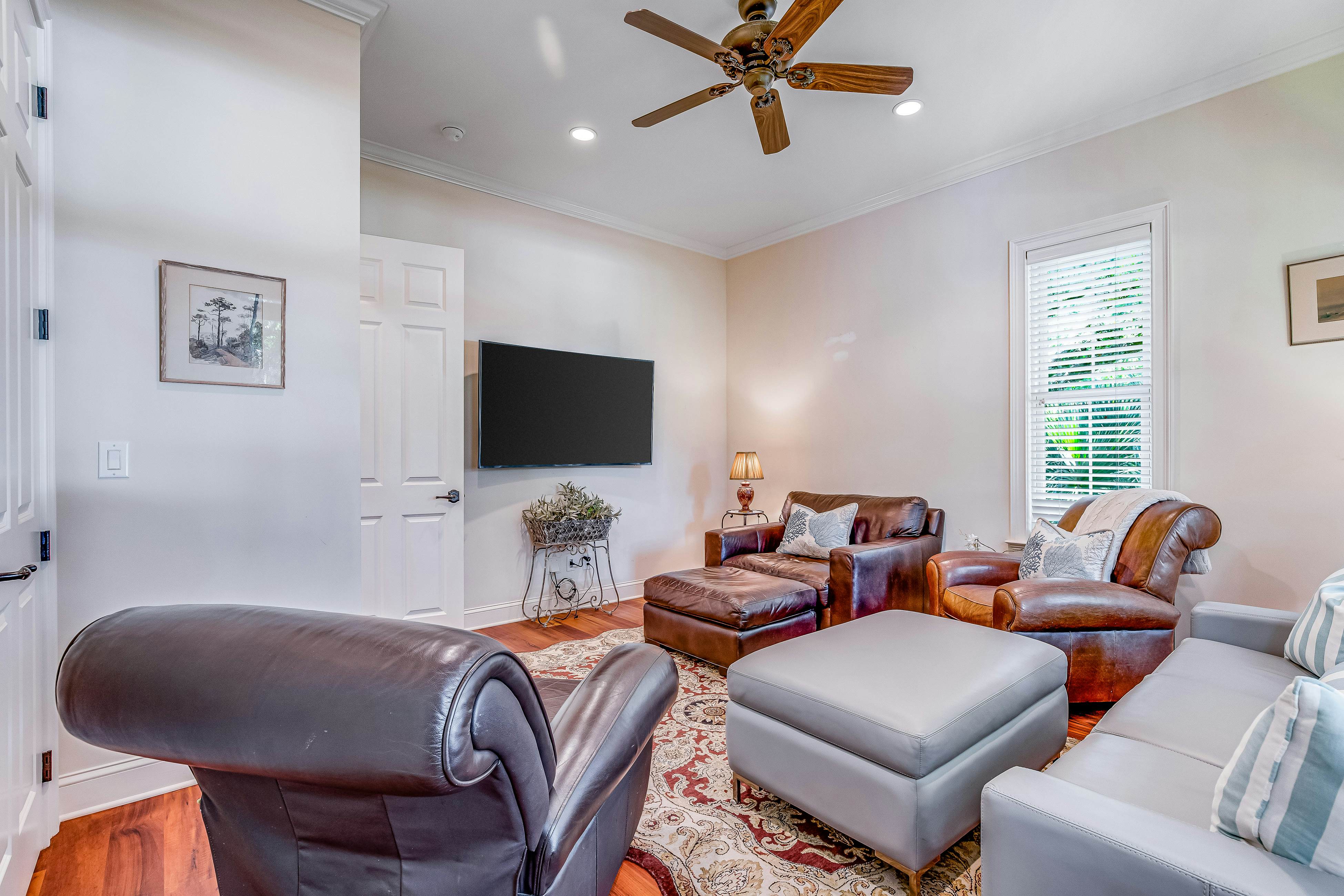 Expansive Home with Shared Pools, High-Speed WiFi, Central AC, & Washer/Dryer