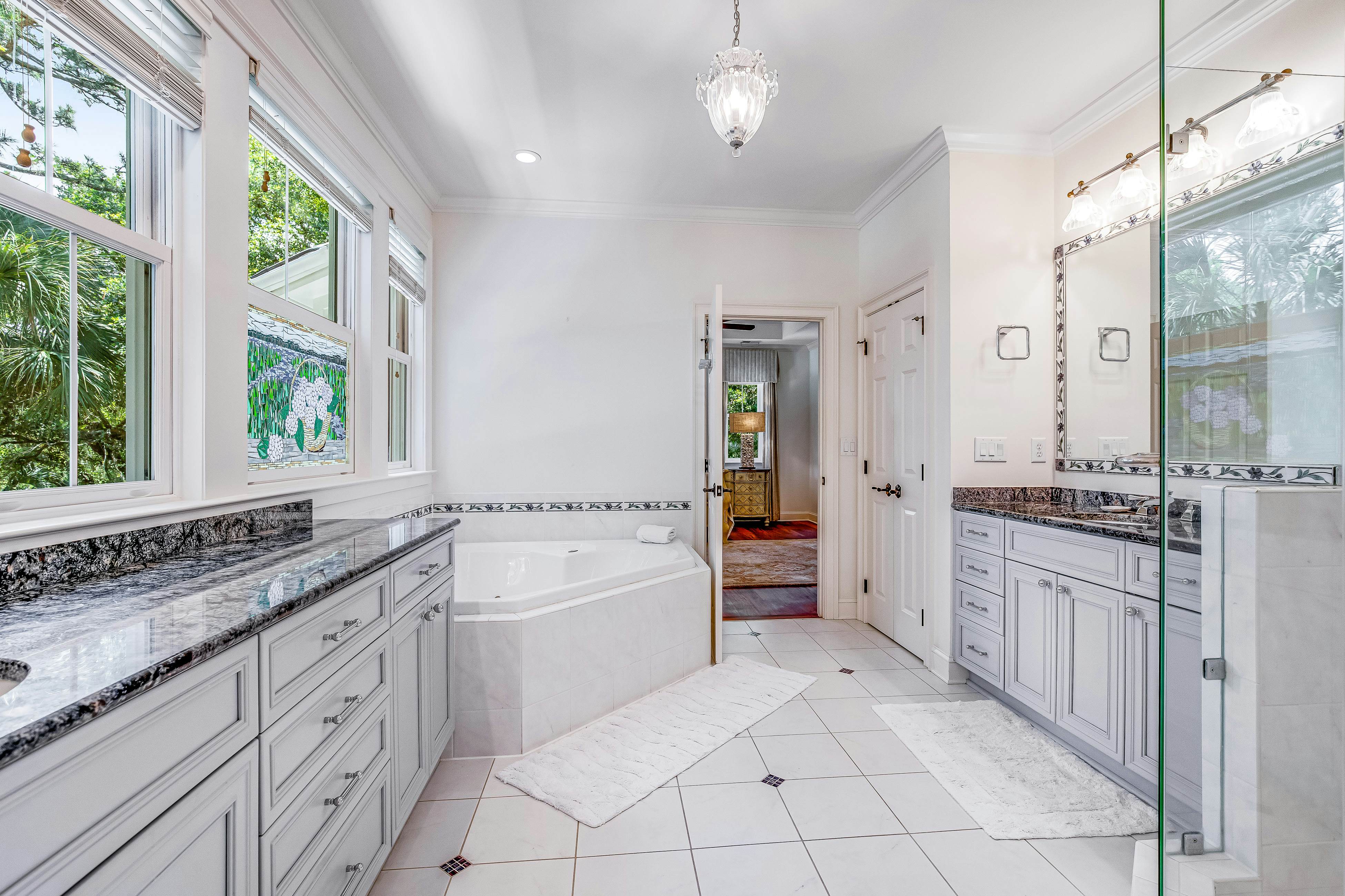 Expansive Home with Shared Pools, High-Speed WiFi, Central AC, & Washer/Dryer