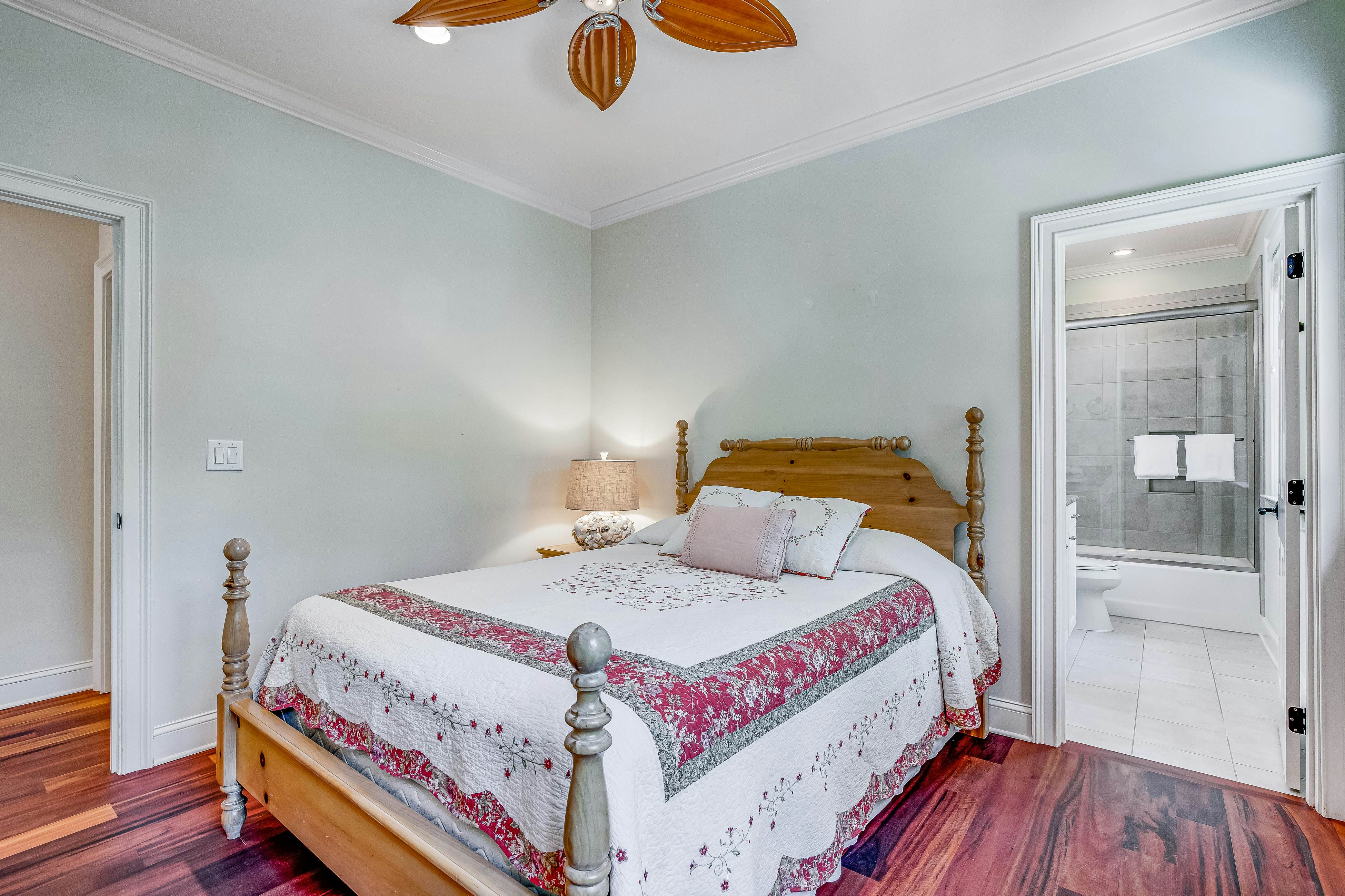 Expansive Home with Shared Pools, High-Speed WiFi, Central AC, & Washer/Dryer