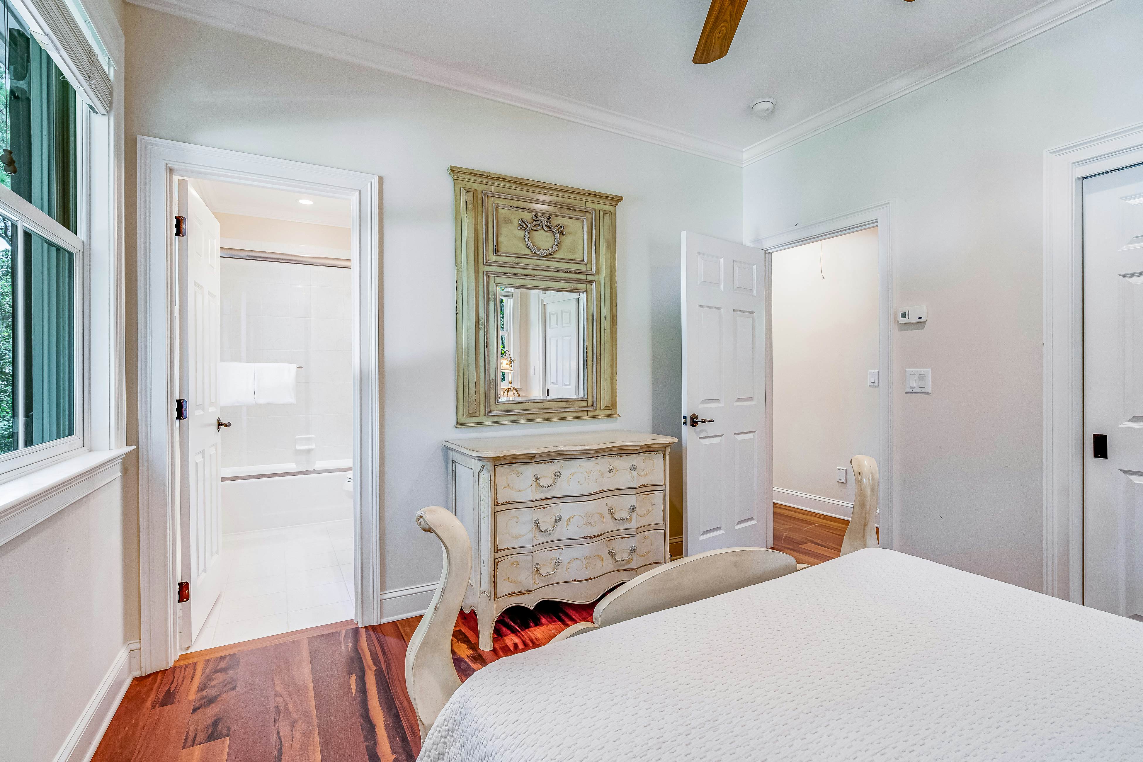 Expansive Home with Shared Pools, High-Speed WiFi, Central AC, & Washer/Dryer