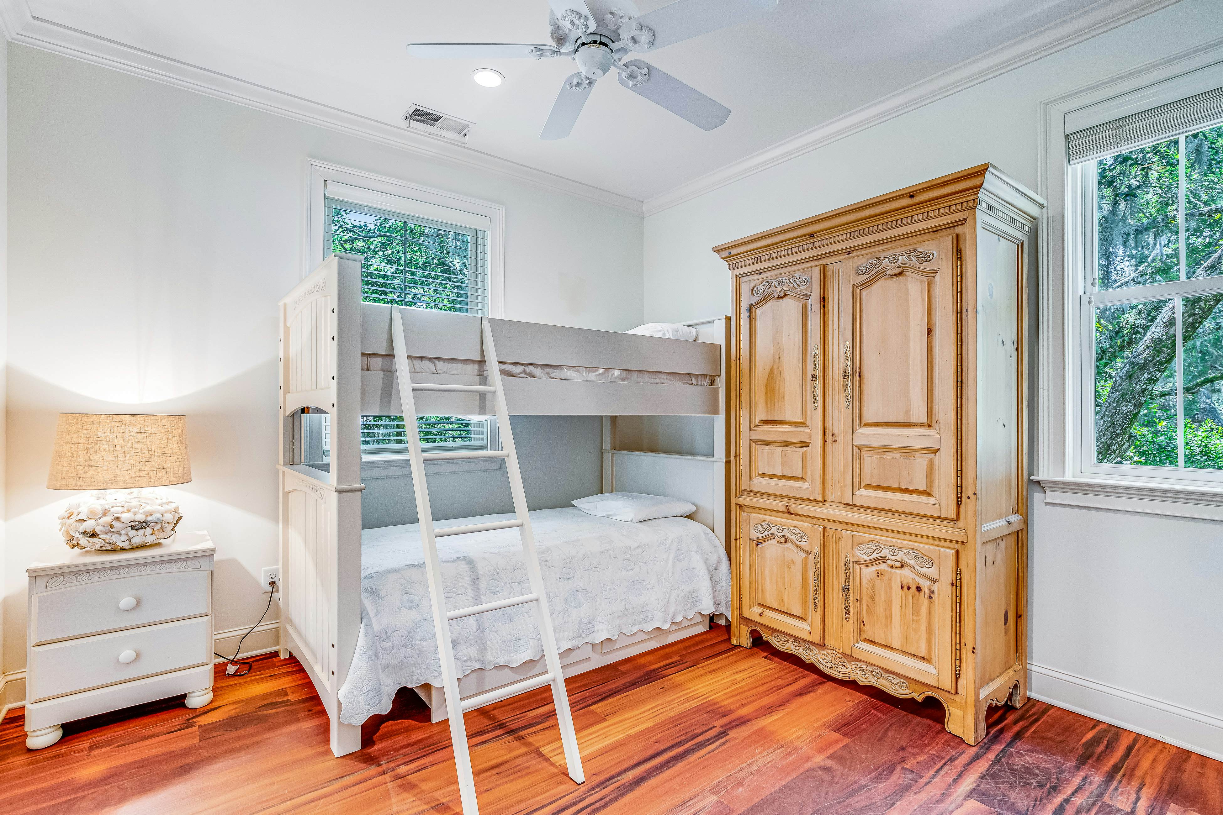 Expansive Home with Shared Pools, High-Speed WiFi, Central AC, & Washer/Dryer