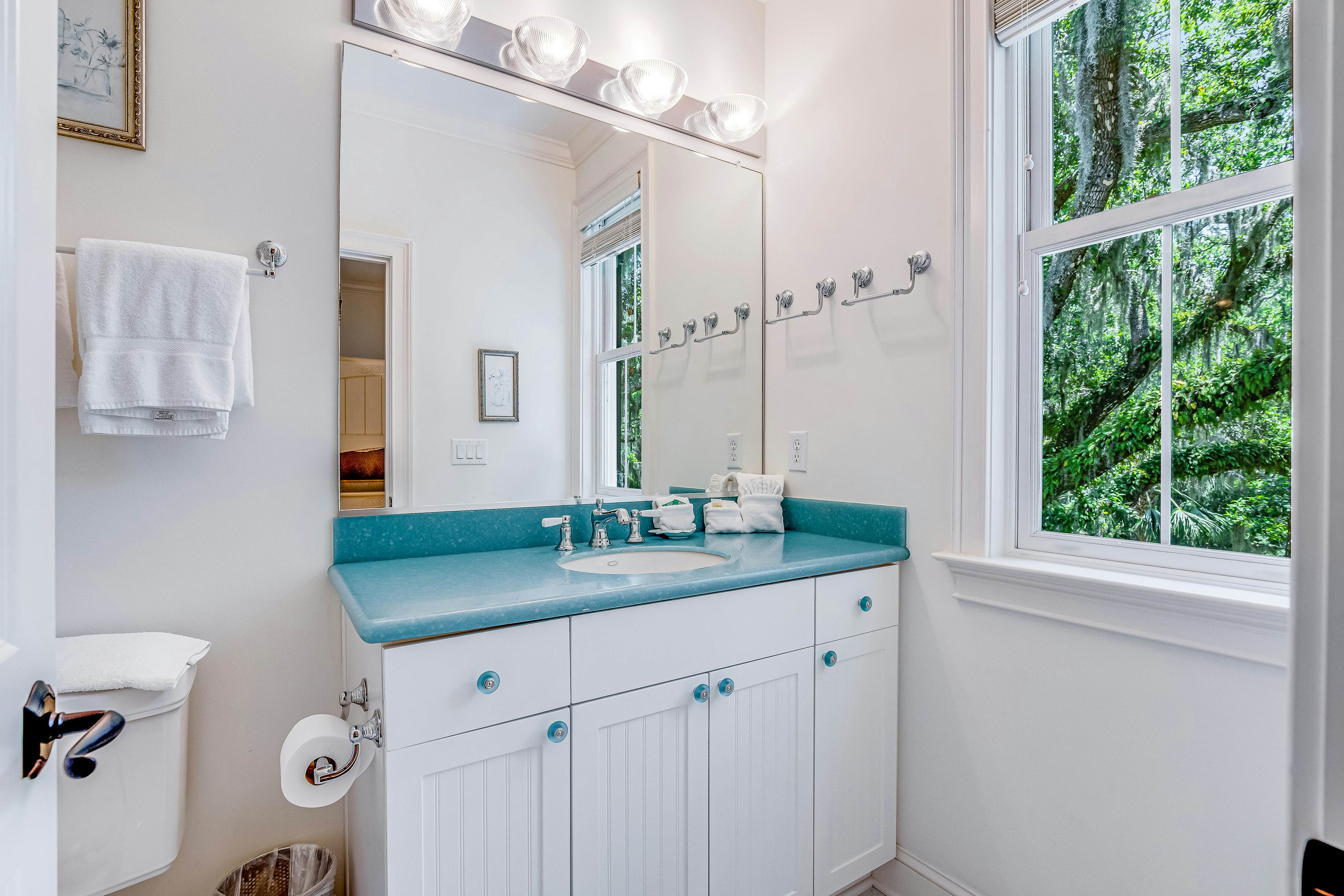 Expansive Home with Shared Pools, High-Speed WiFi, Central AC, & Washer/Dryer