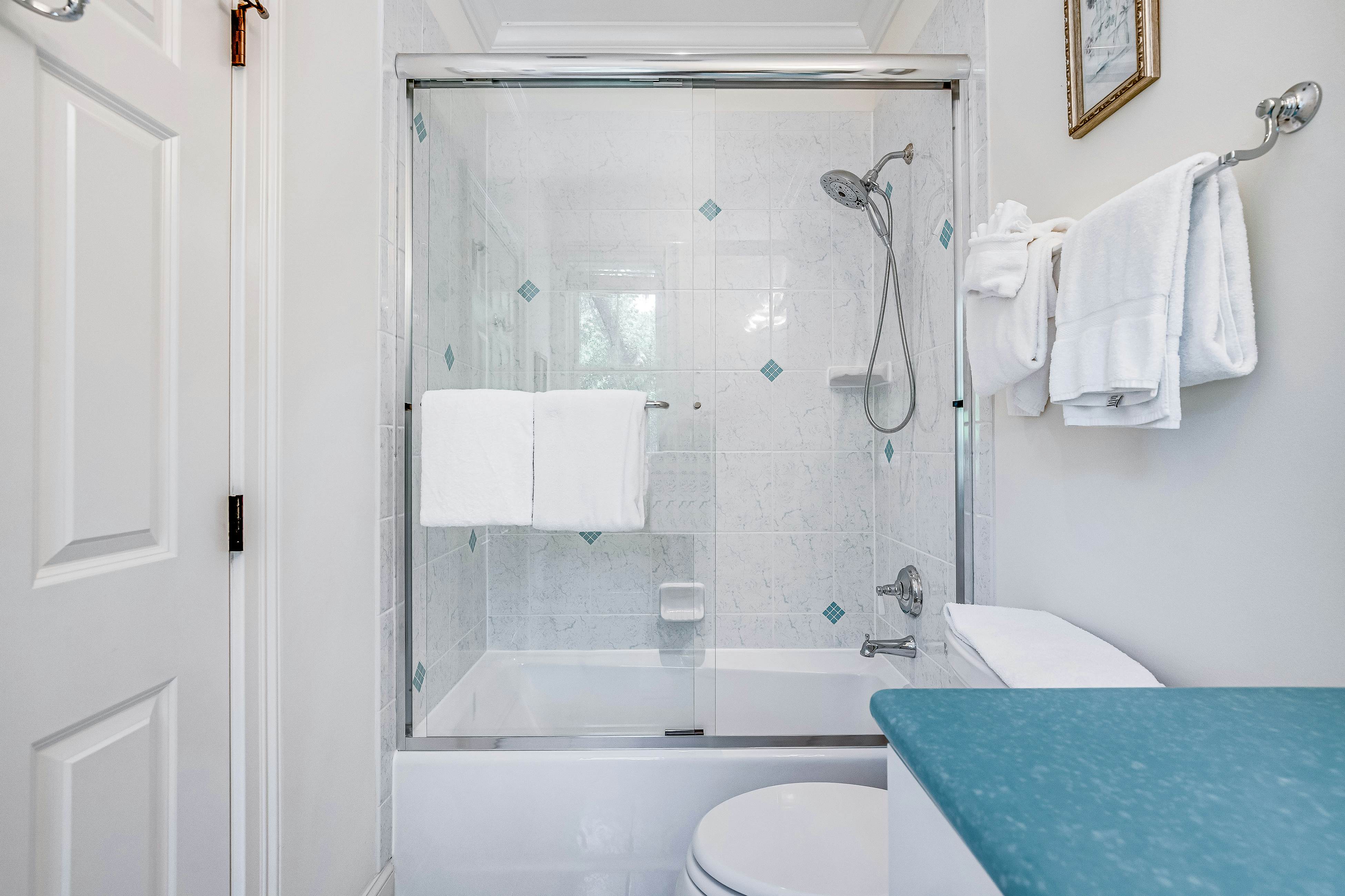 Expansive Home with Shared Pools, High-Speed WiFi, Central AC, & Washer/Dryer