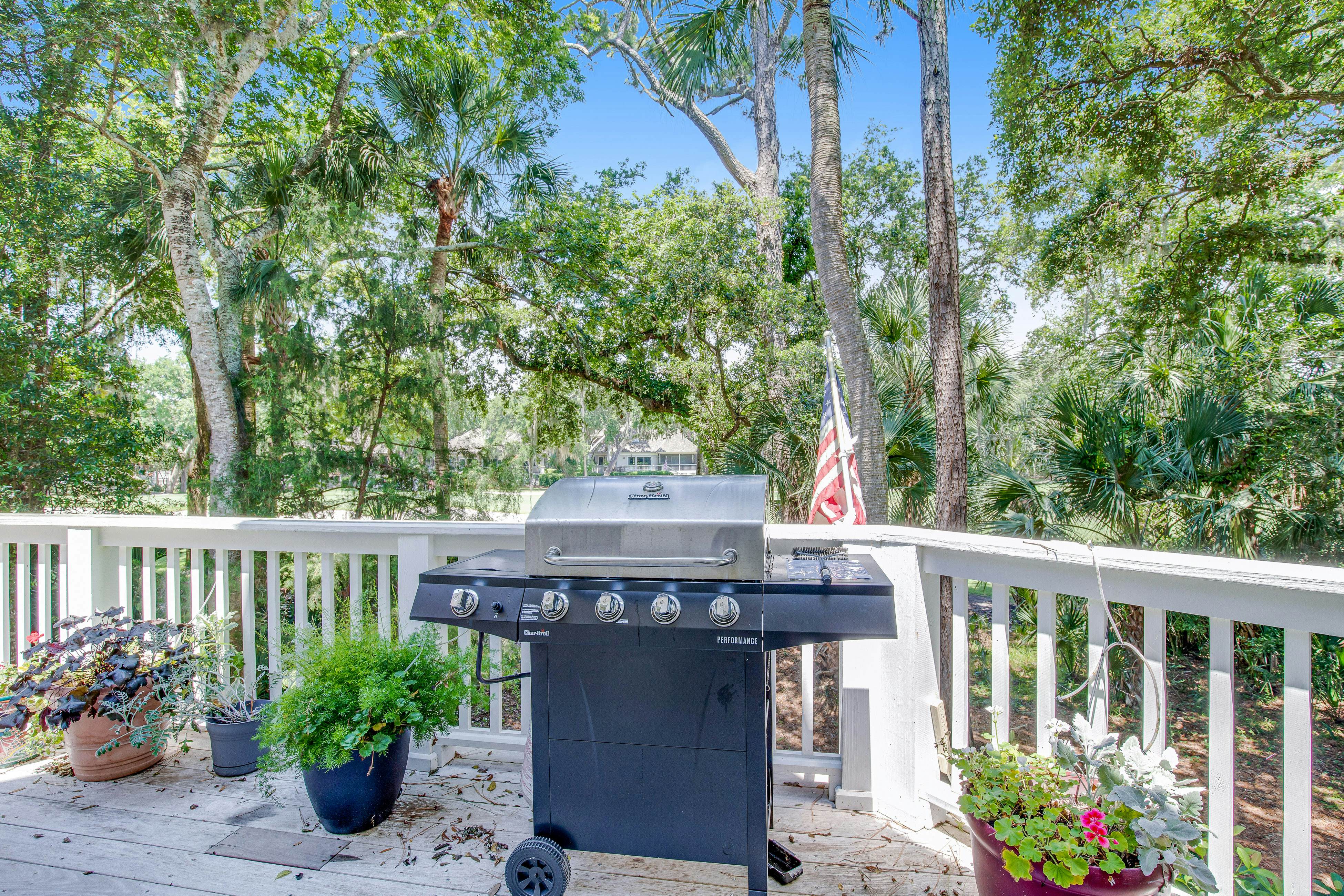 Expansive Home with Shared Pools, High-Speed WiFi, Central AC, & Washer/Dryer