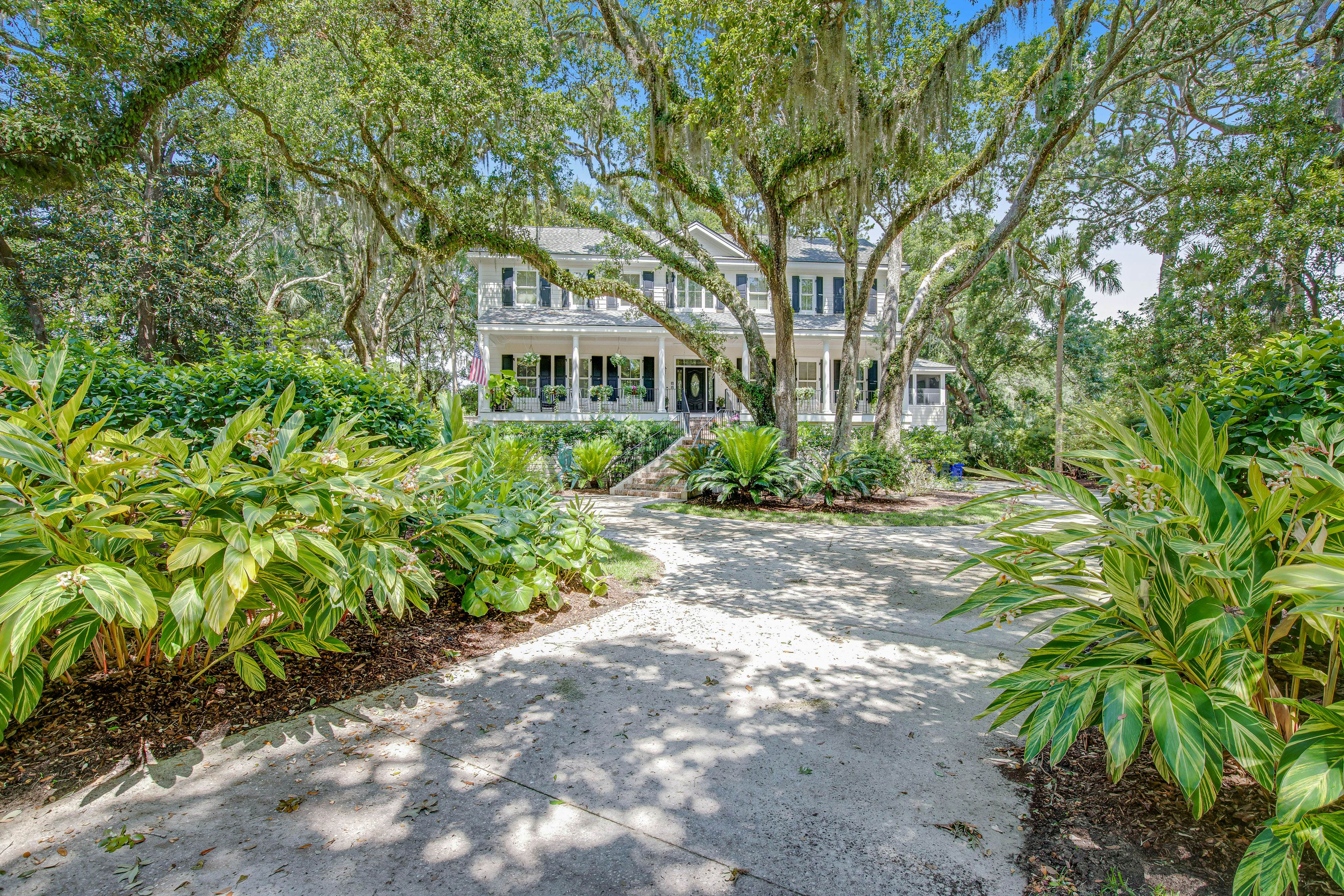 Expansive Home with Shared Pools, High-Speed WiFi, Central AC, & Washer/Dryer