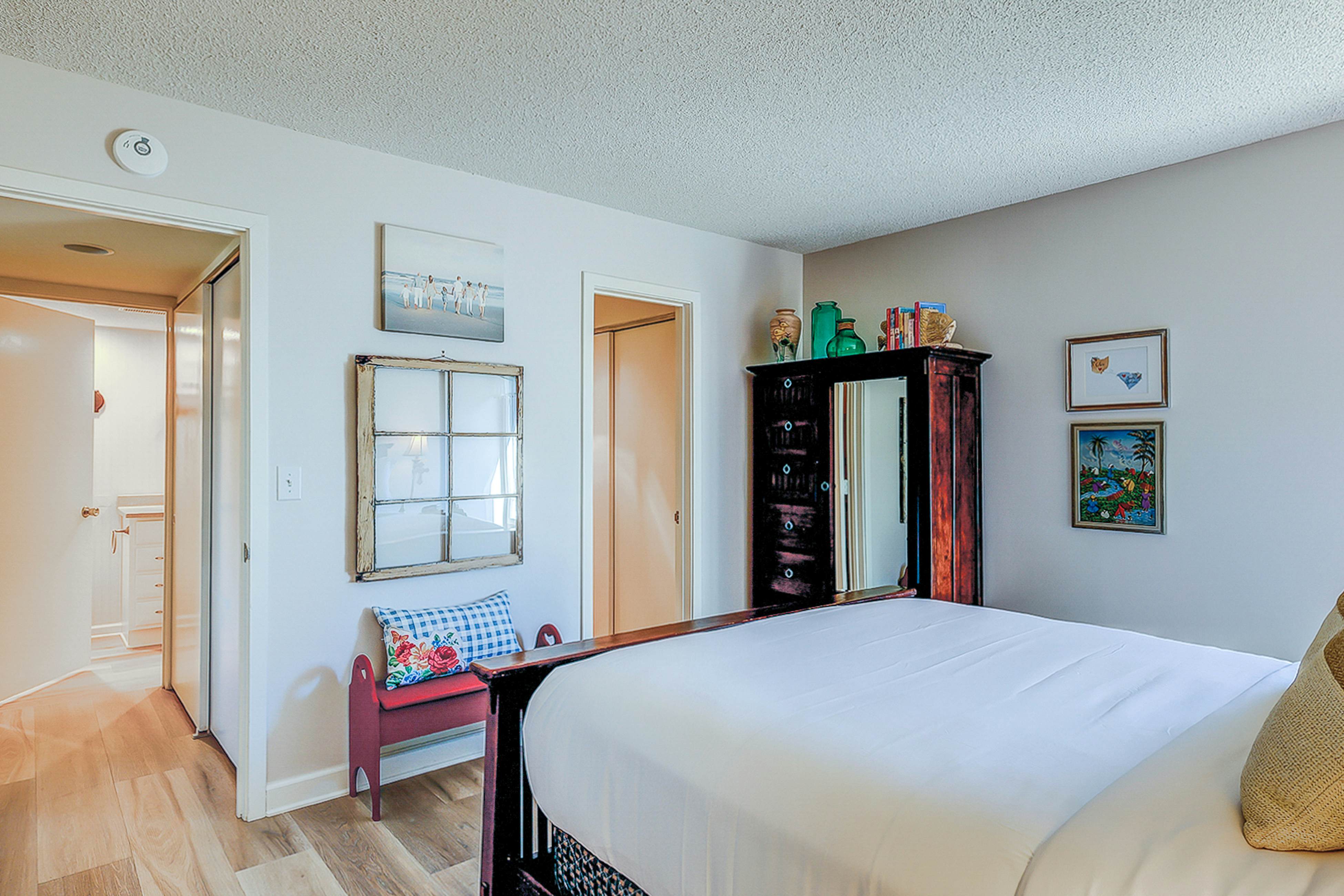 Lovely condo near beach with enclosed porch, pool, tennis, and golf access