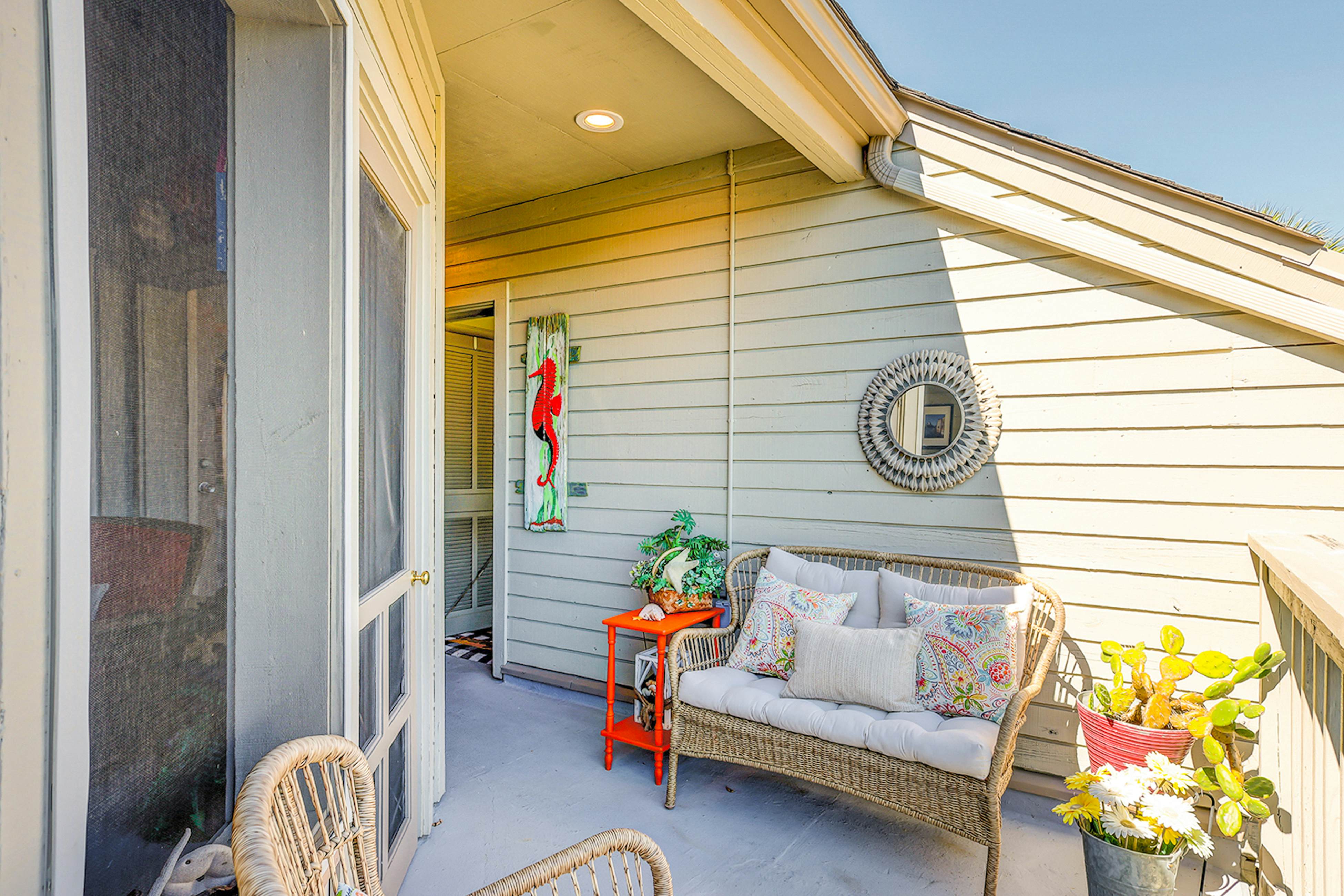 Lovely condo near beach with enclosed porch, pool, tennis, and golf access