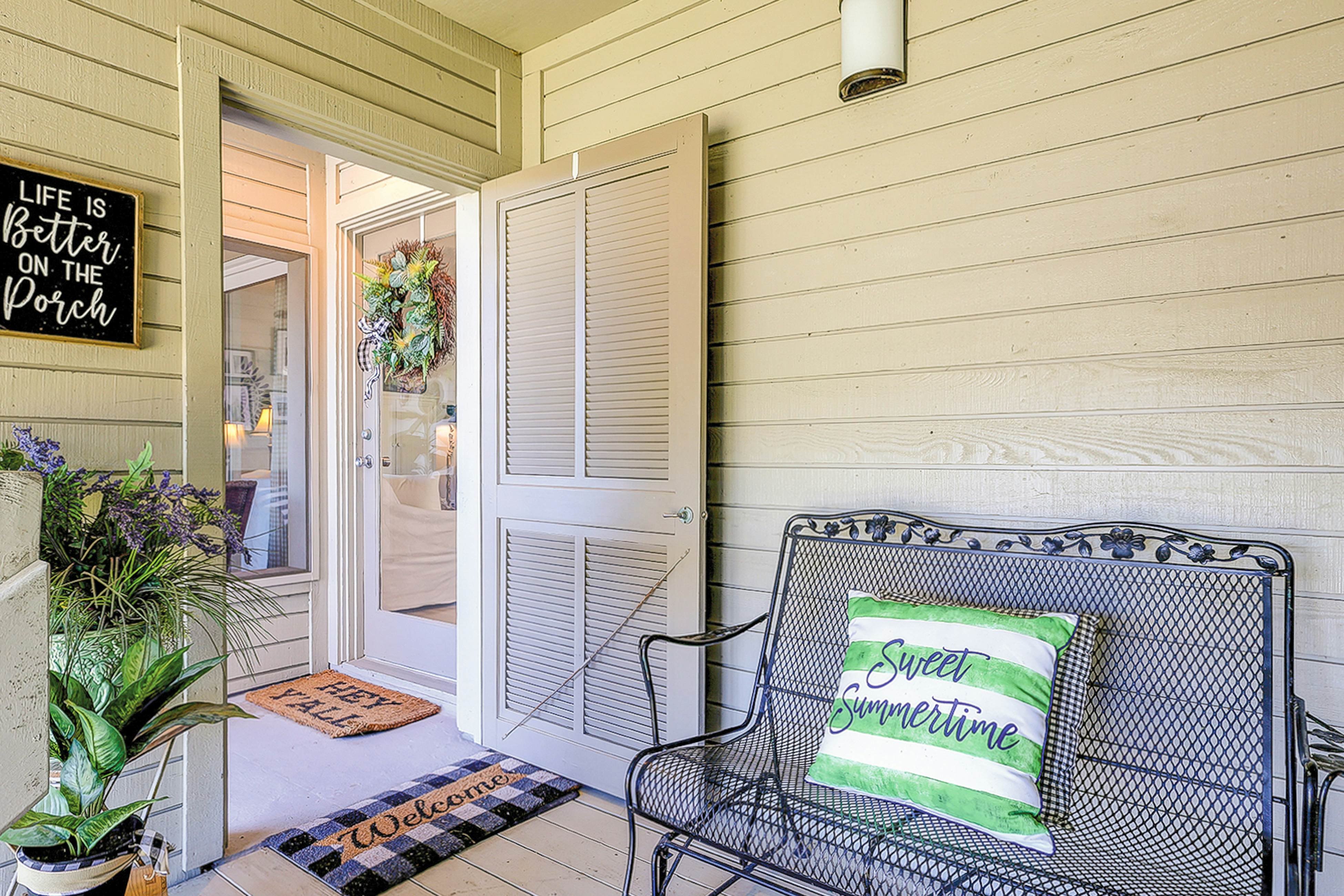 Lovely condo near beach with enclosed porch, pool, tennis, and golf access