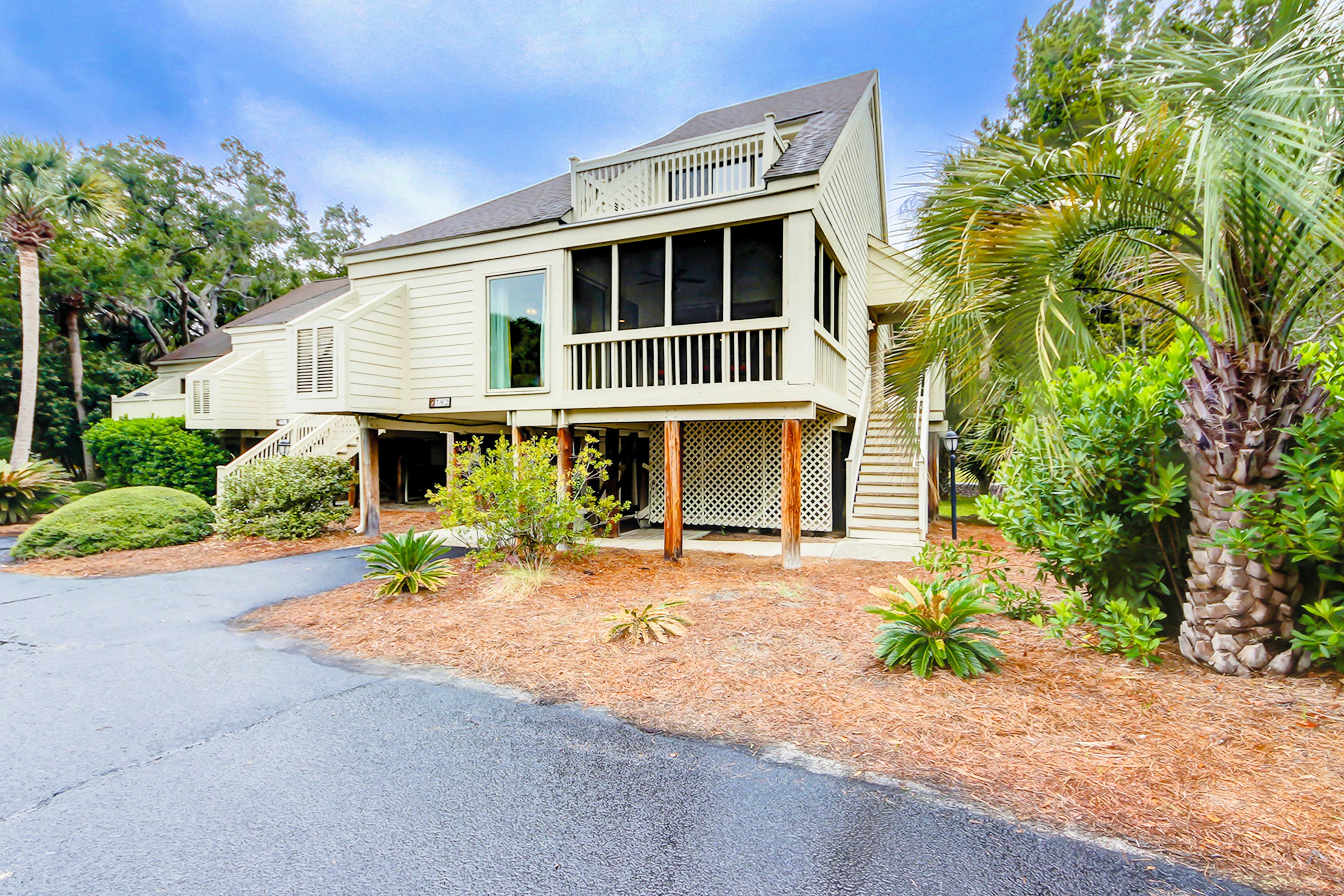 Golf-and-sea villa within walking distance of beach + resort amenities