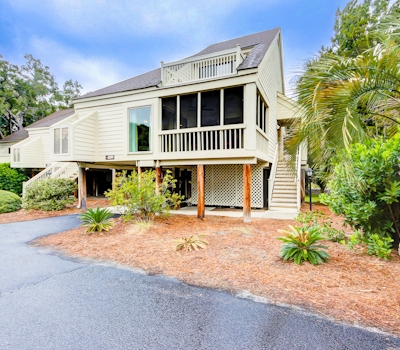 Golf-and-sea villa within walking distance of beach + resort amenities