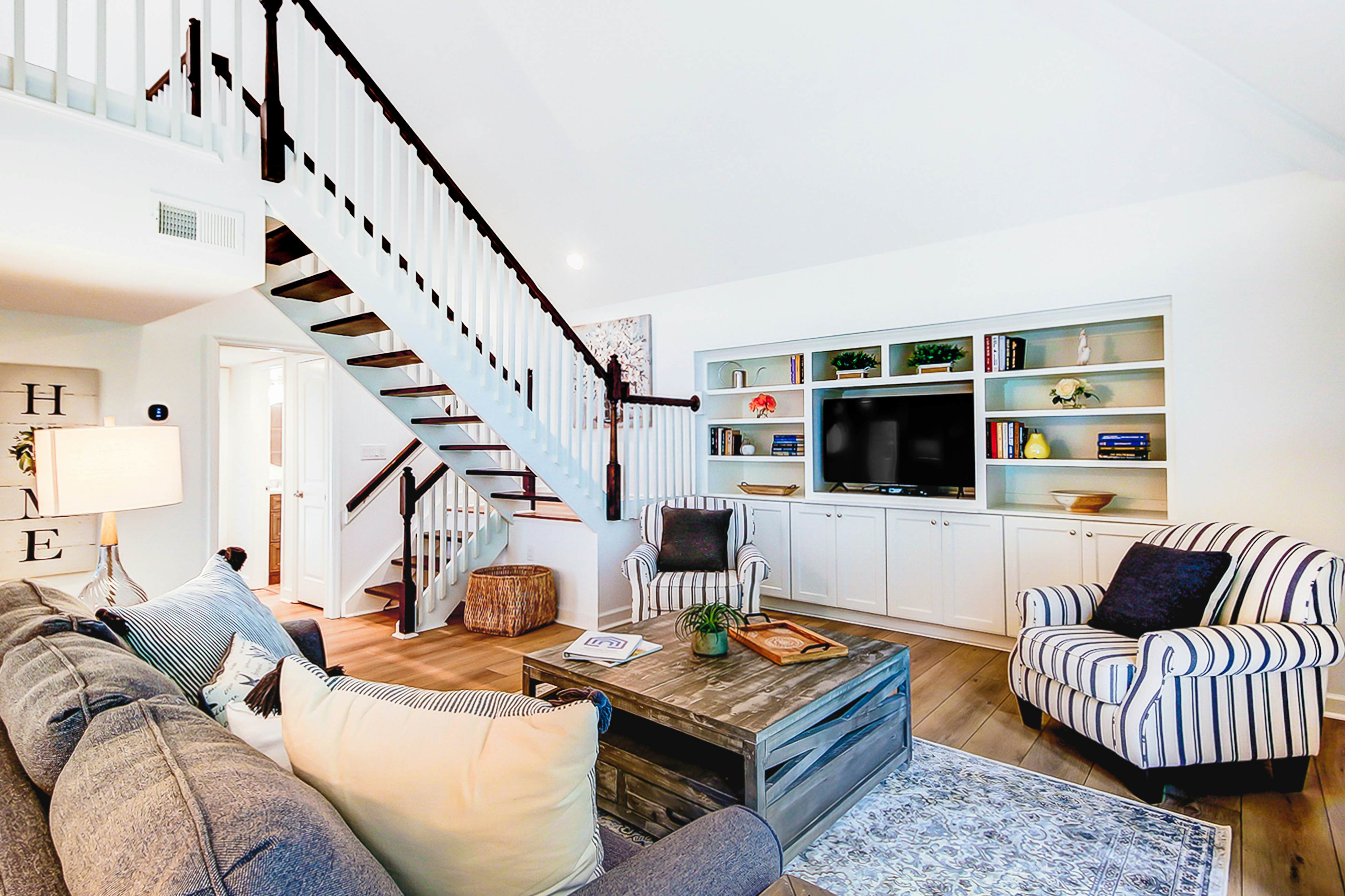 Golf-and-sea villa within walking distance of beach + resort amenities