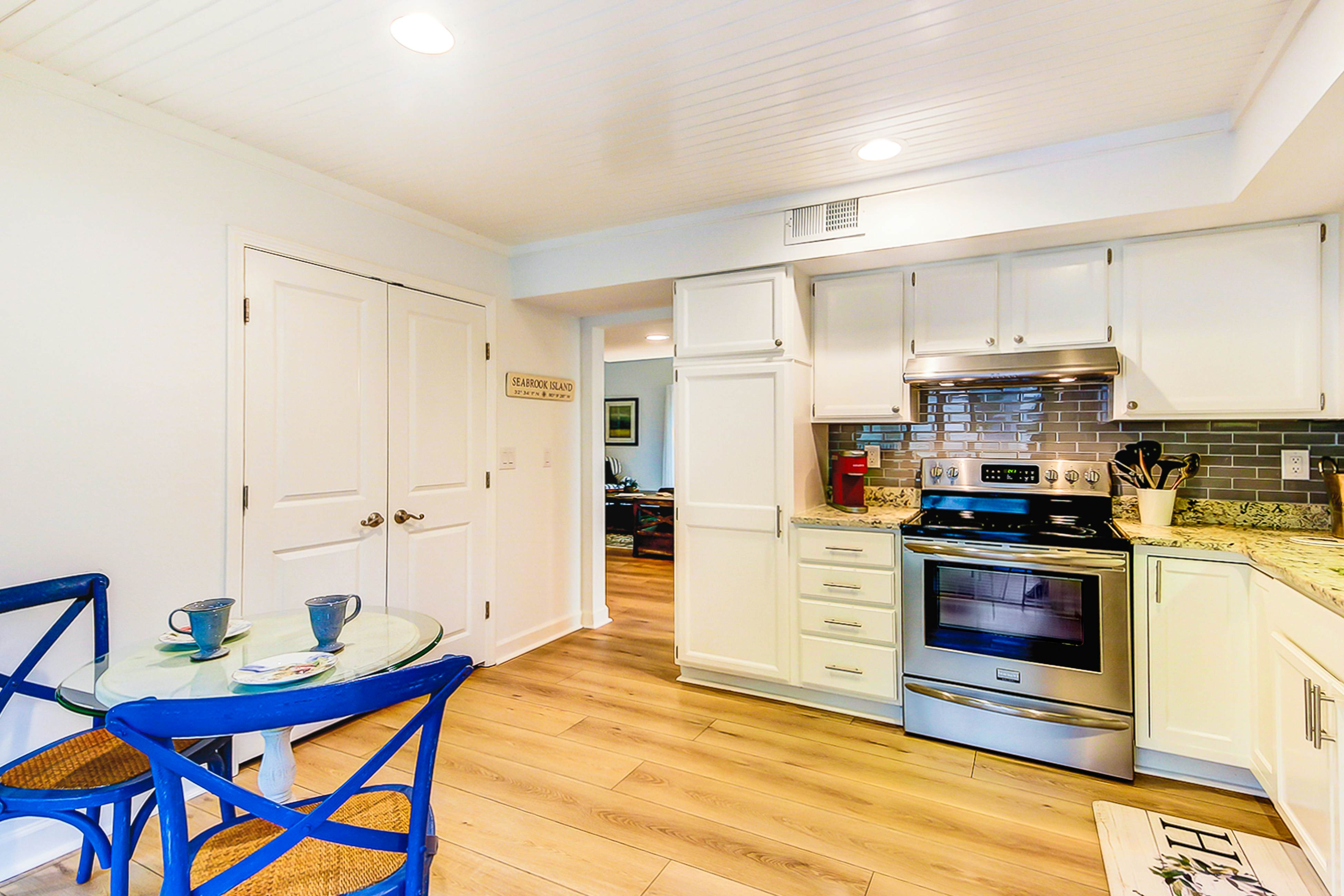 Golf-and-sea villa within walking distance of beach + resort amenities