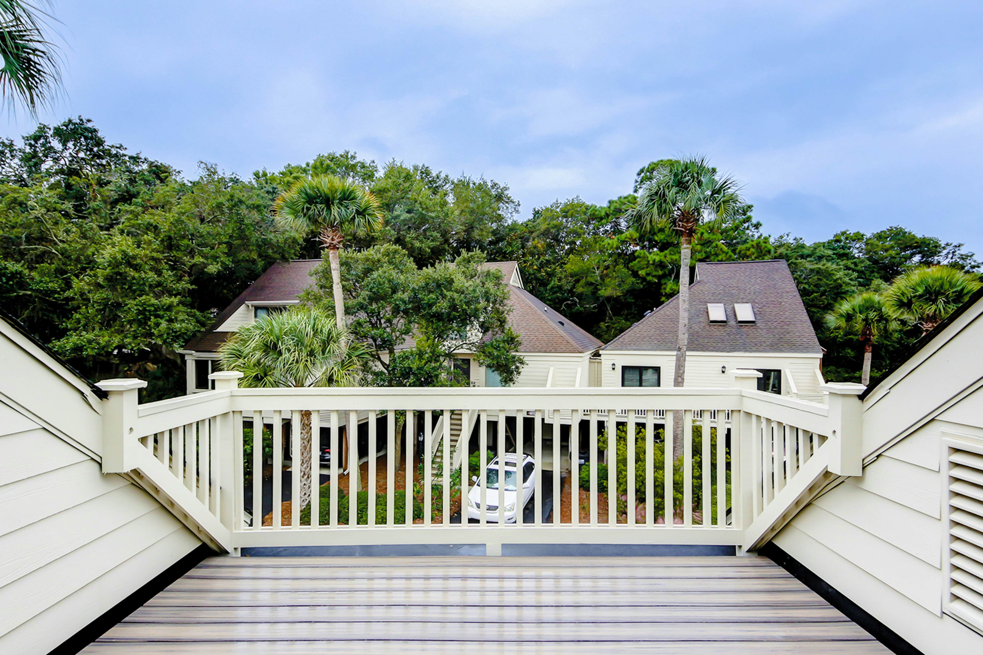 Golf-and-sea villa within walking distance of beach + resort amenities