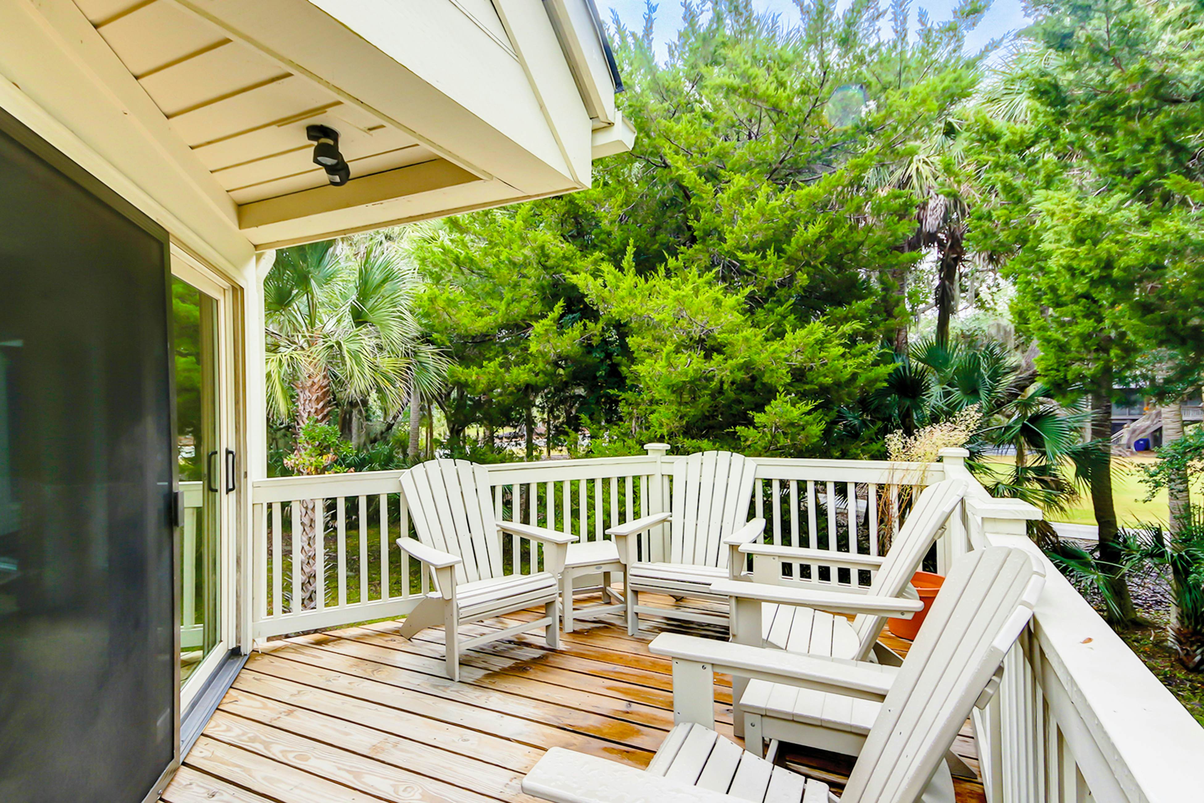 Golf-and-sea villa within walking distance of beach + resort amenities