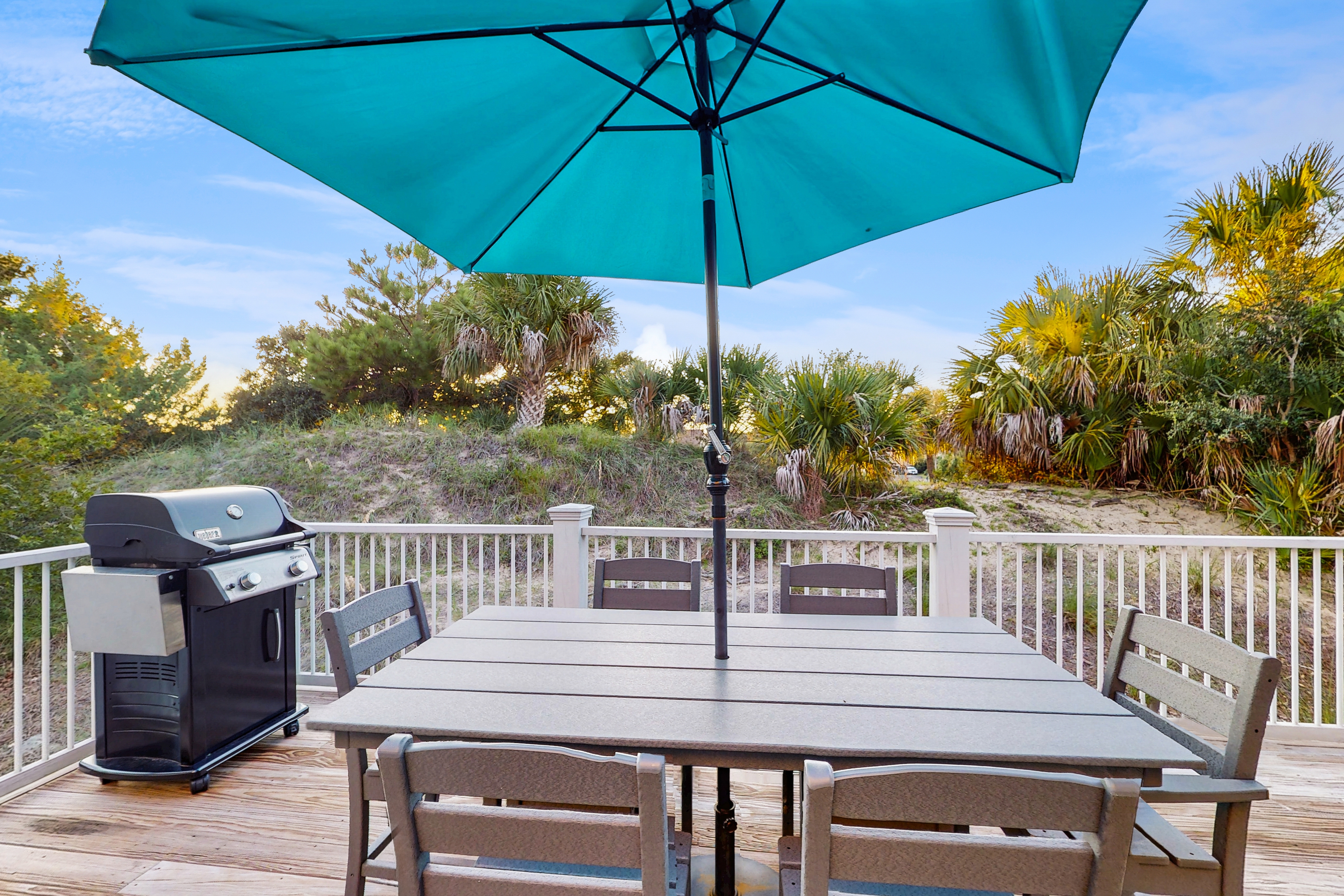 Delightful home with large deck, full kitchen, Pack-N-Play, & washer/dryer