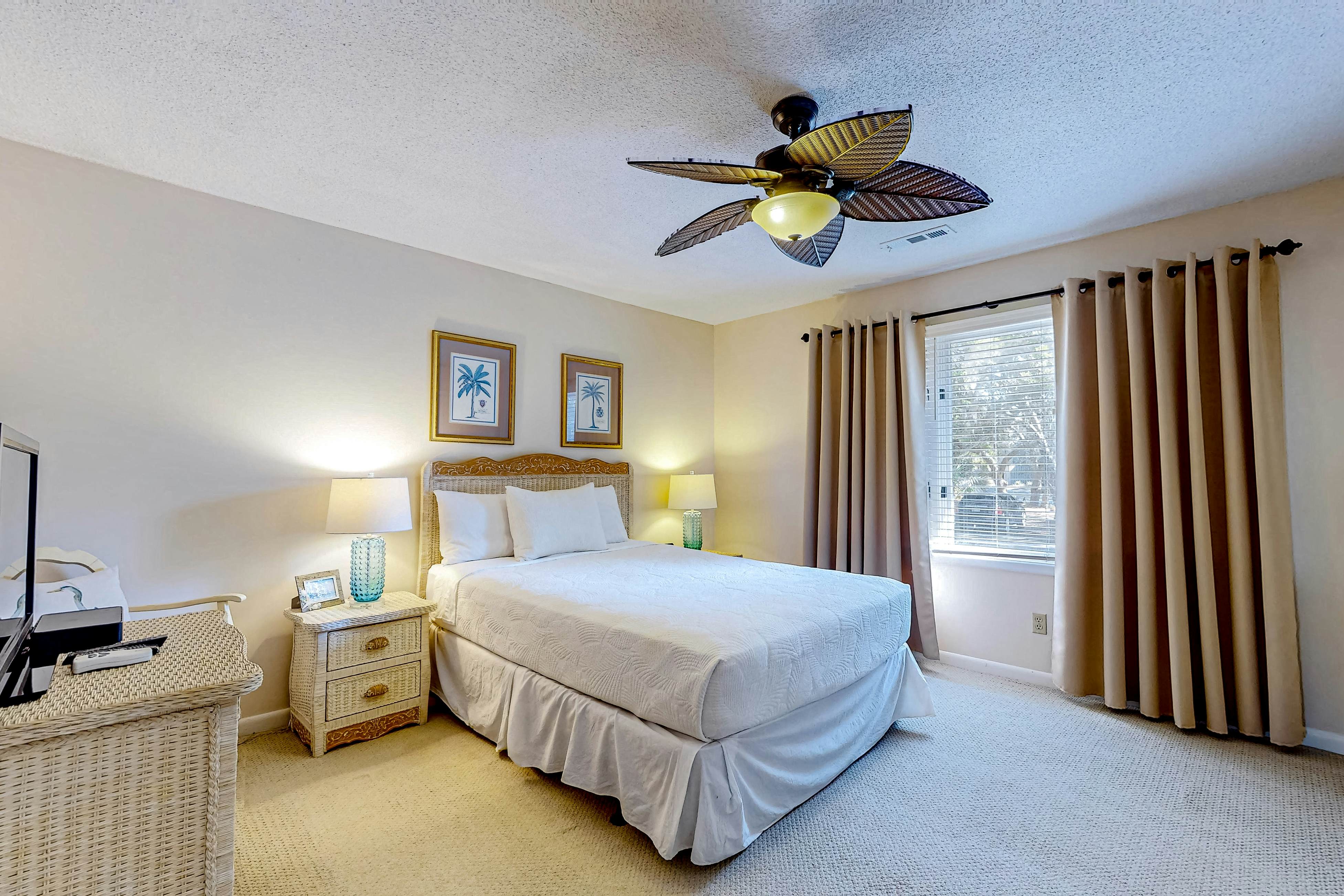 Creek Watch Villa with resort amenities, marsh views, & on-site golf