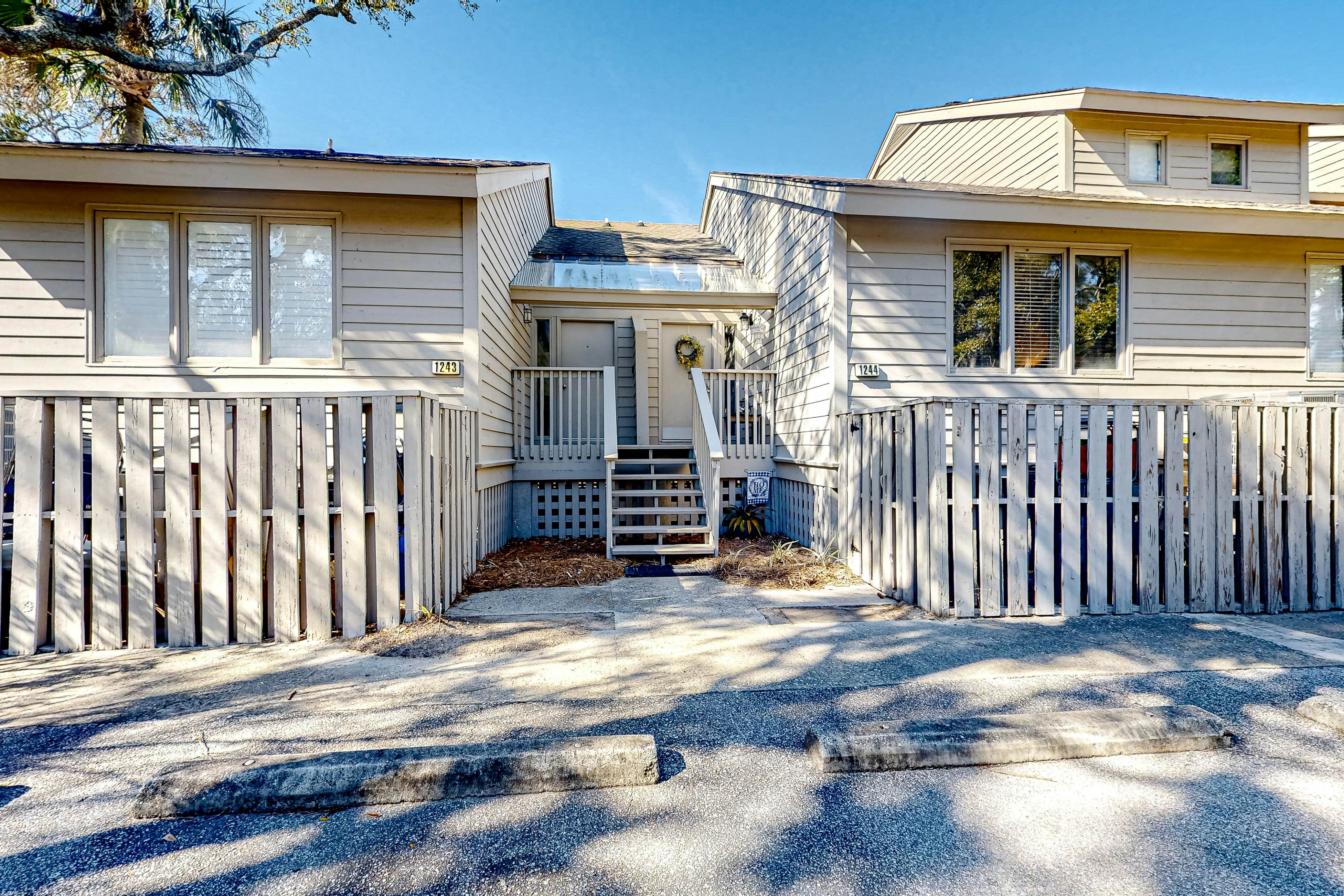 Creek Watch Villa with resort amenities, marsh views, & on-site golf