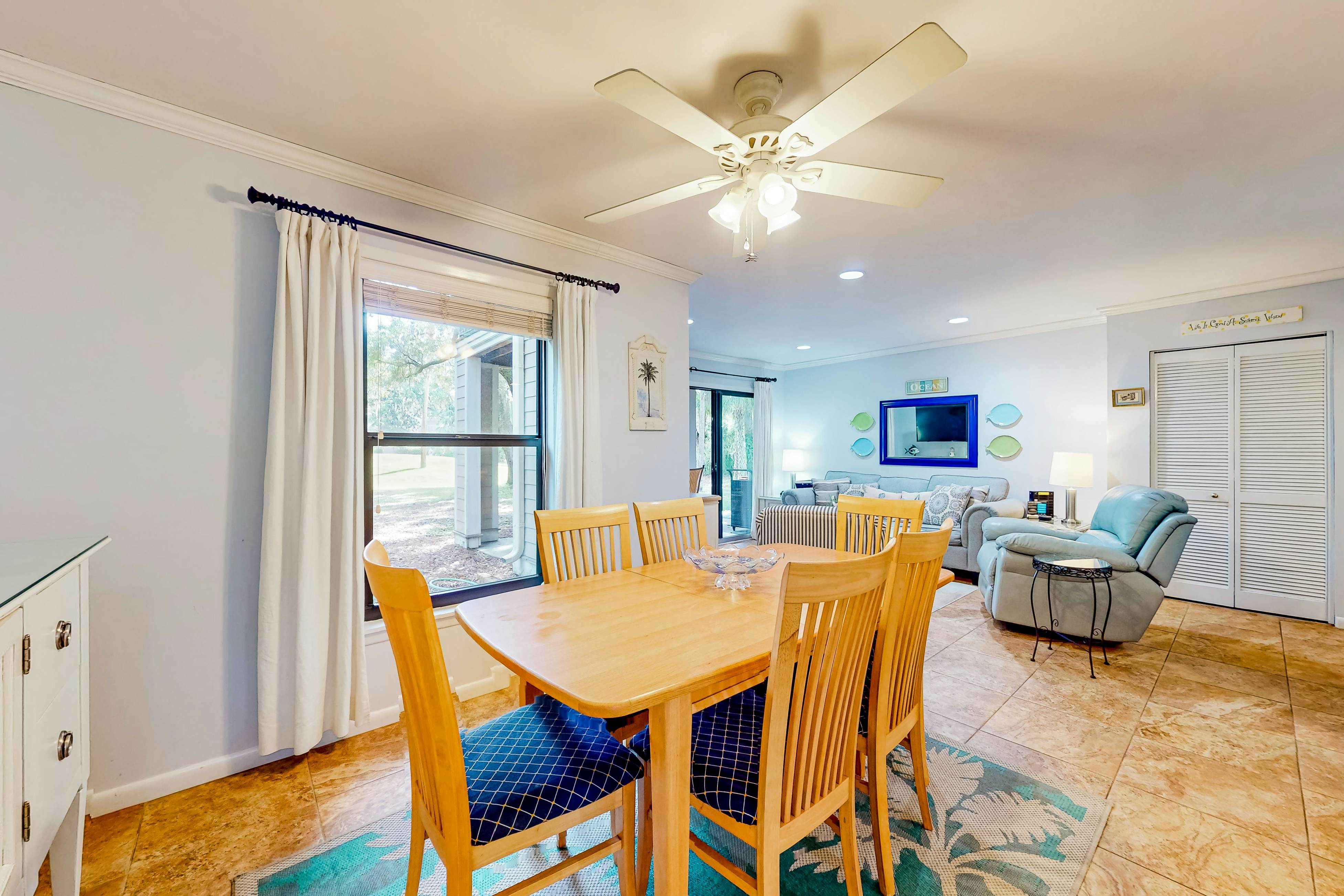 Dog-friendly villa with patio on the golf course, 1/2 mile stroll to the beach