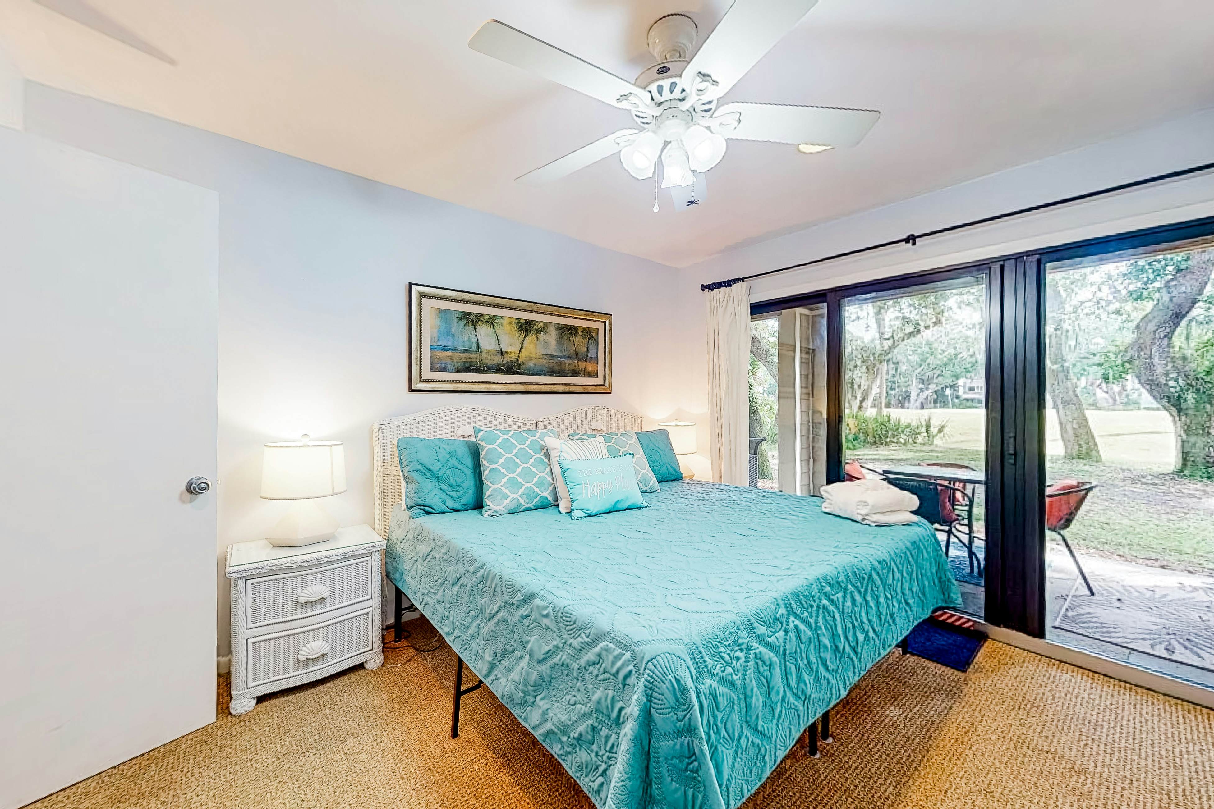 Dog-friendly villa with patio on the golf course, 1/2 mile stroll to the beach