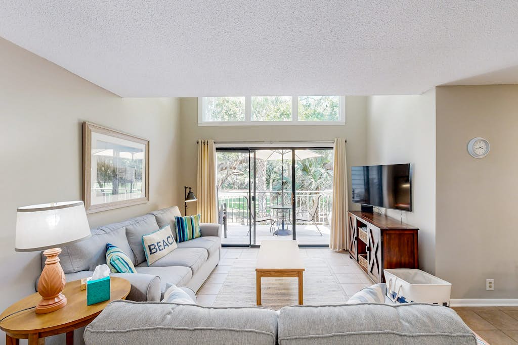 Updated townhome with golf course views, pool, and tennis