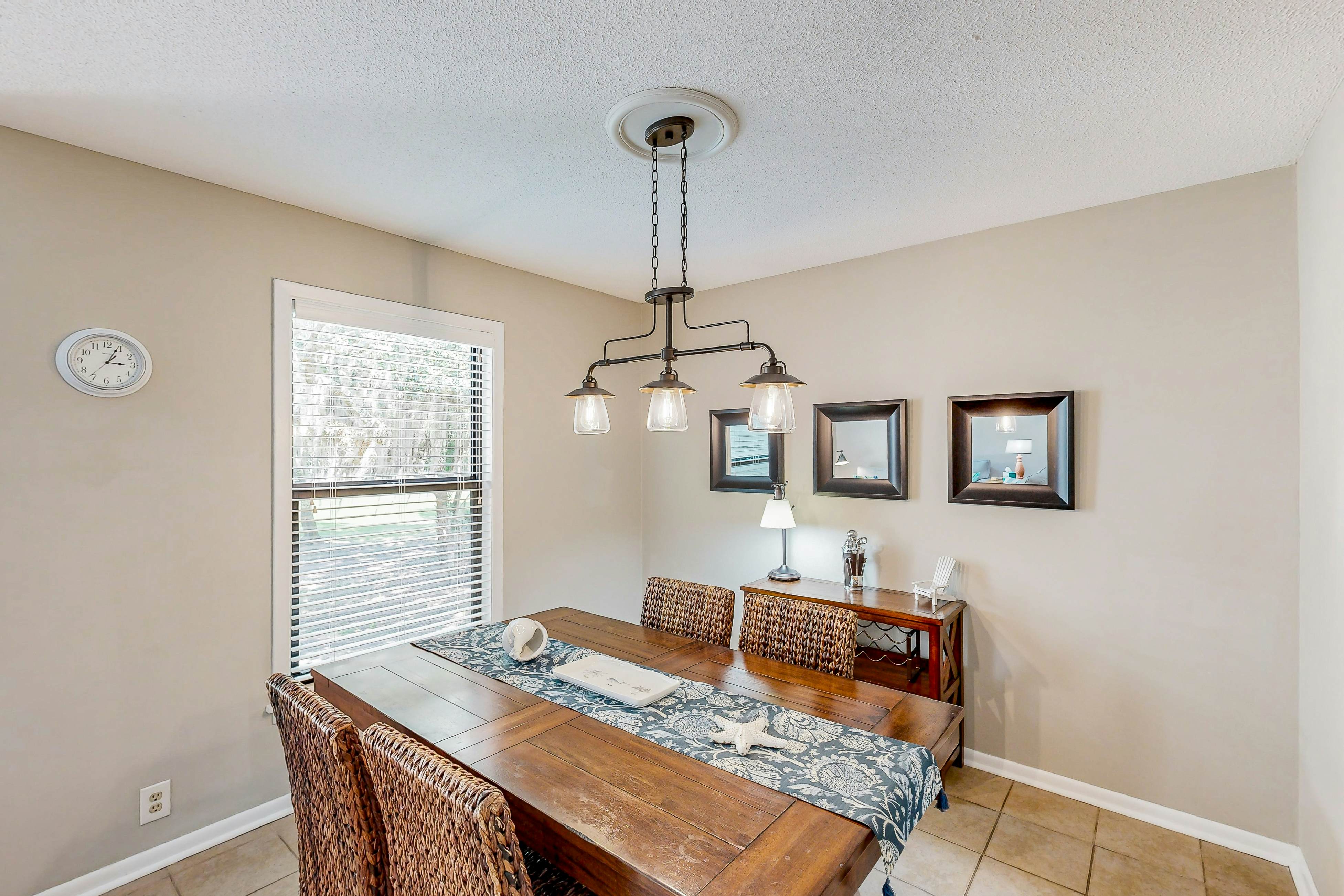 Updated townhome with golf course views, pool, and tennis