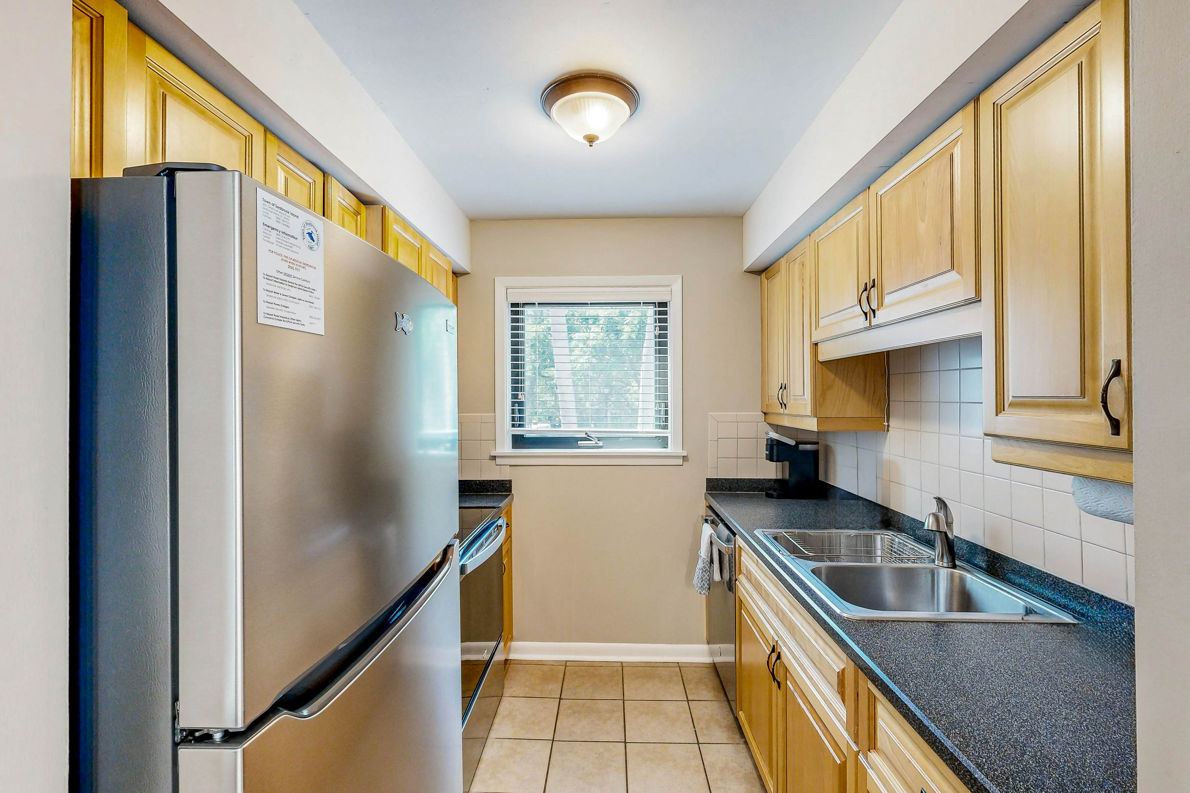 Updated townhome with golf course views, pool, and tennis