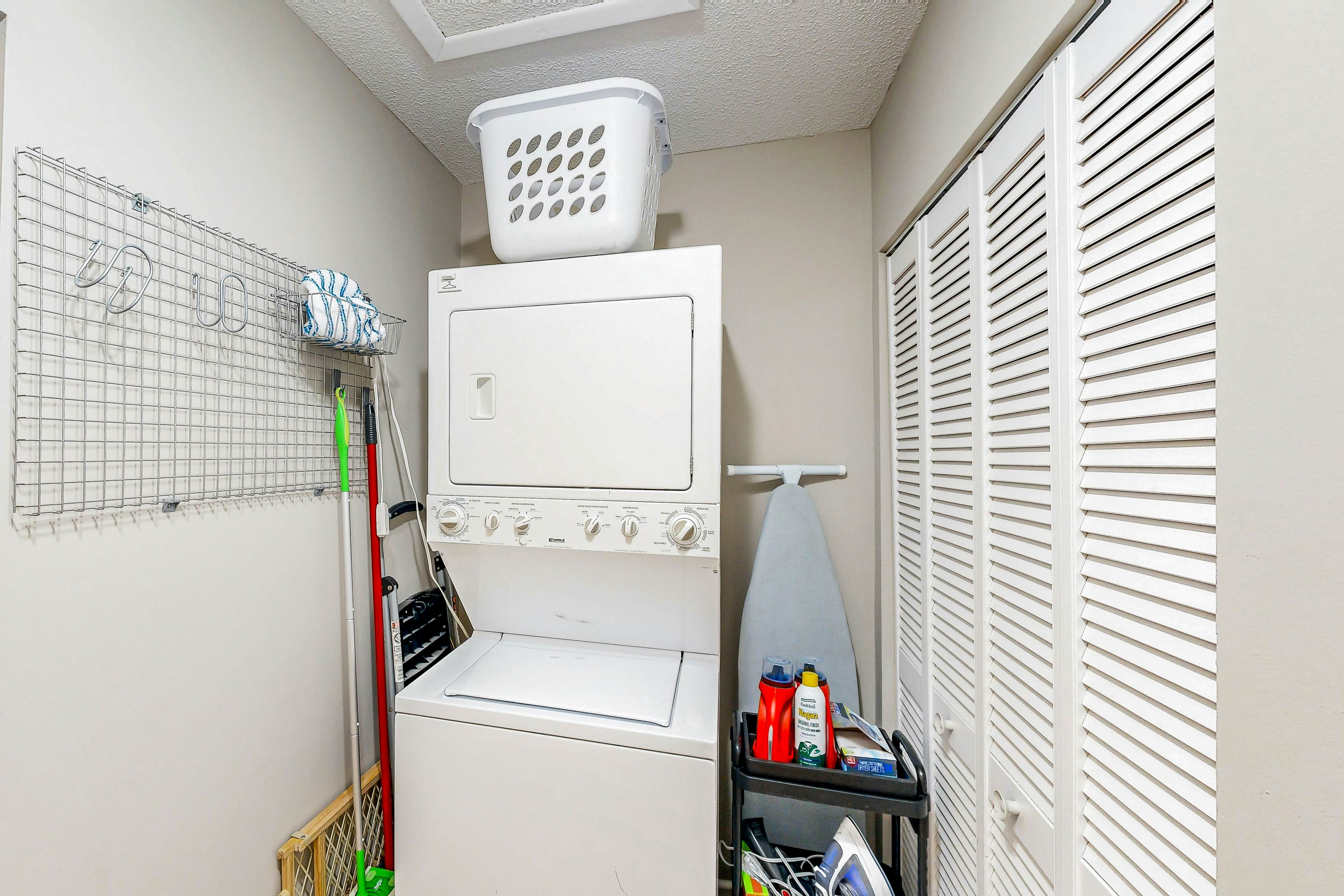 Updated townhome with golf course views, pool, and tennis