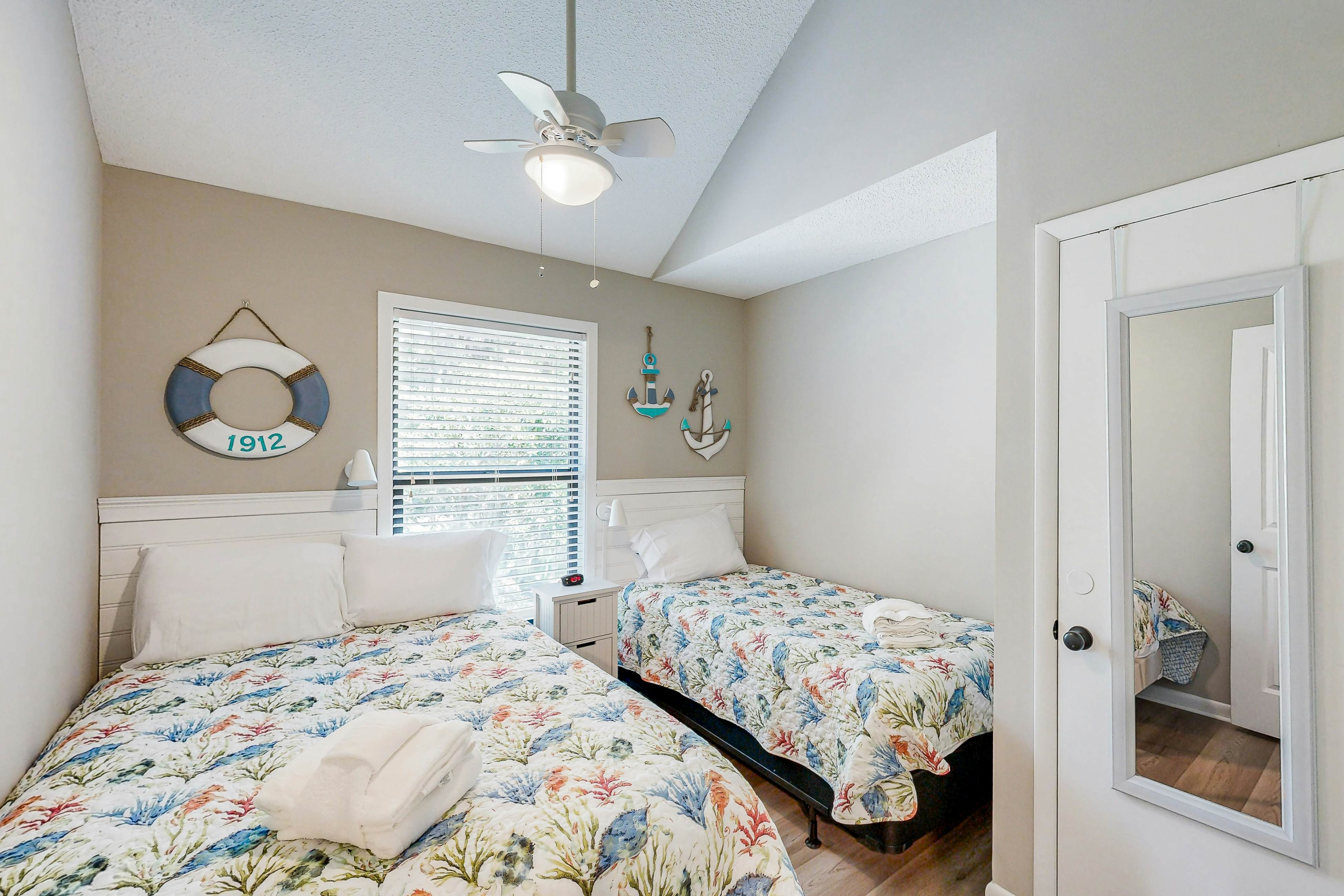 Updated townhome with golf course views, pool, and tennis