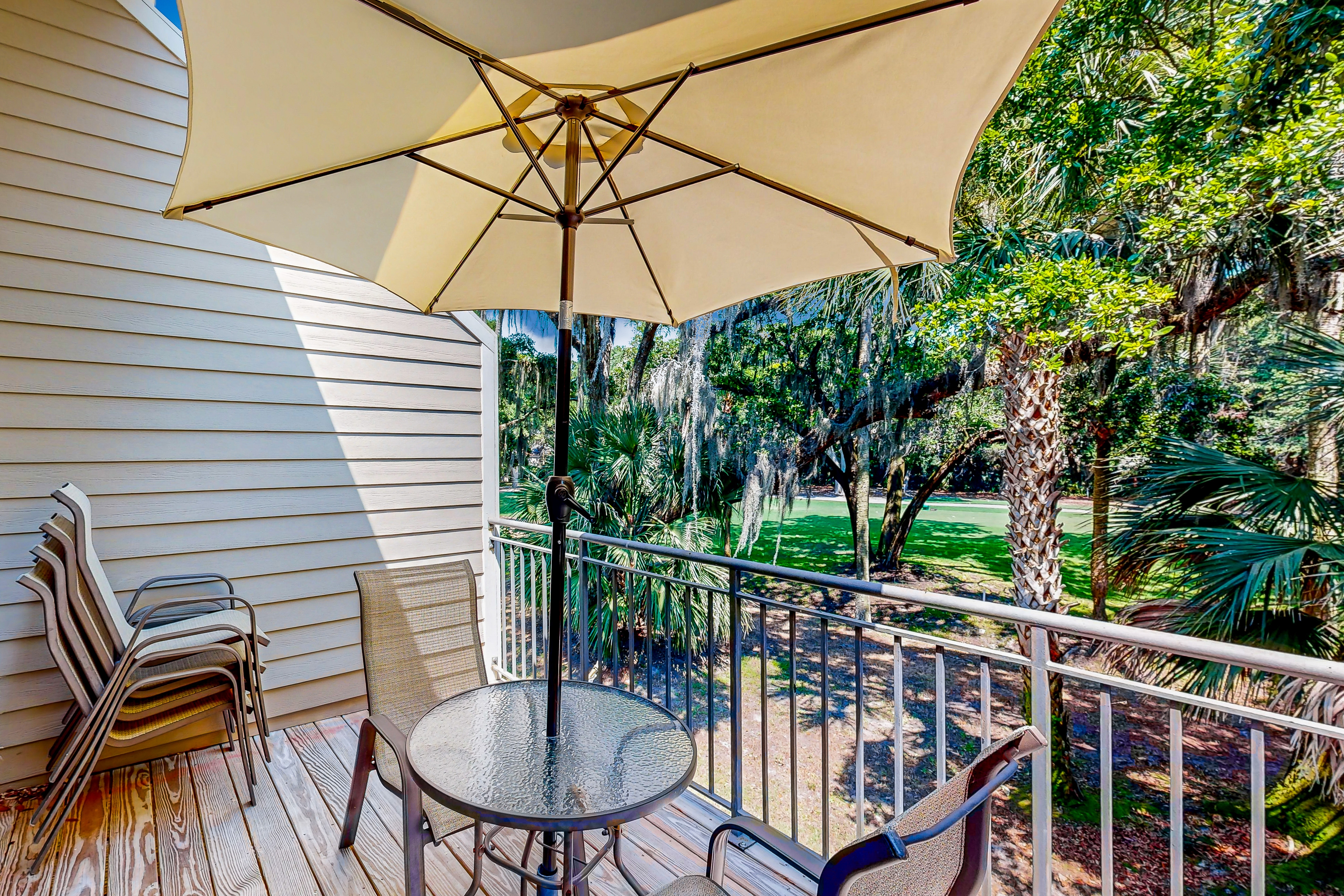 Updated townhome with golf course views, pool, and tennis