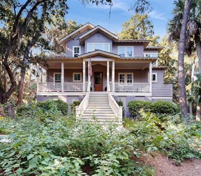 Coastal house with a central location to all island amenities