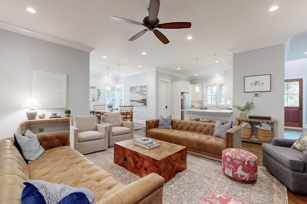 Coastal house with a central location to all island amenities