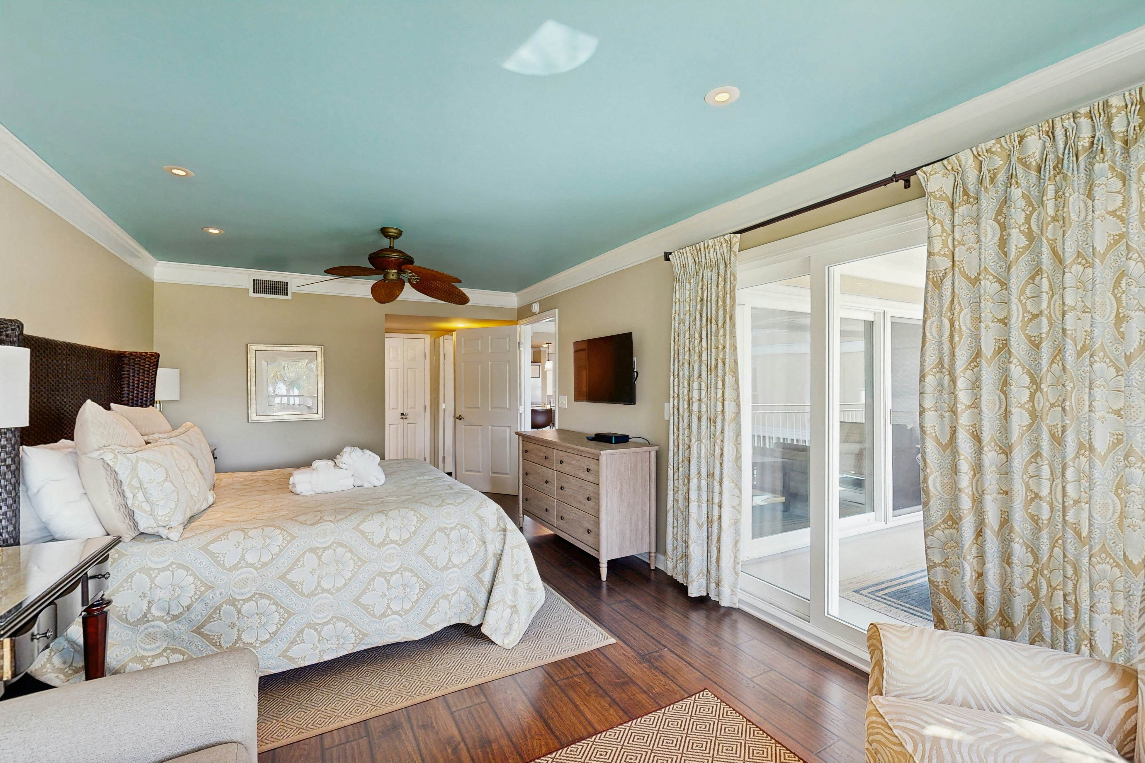 Elegant Ocean View Villa w/Fast WiFi, Shared Pools, Tennis, Golf Courses, & Gym