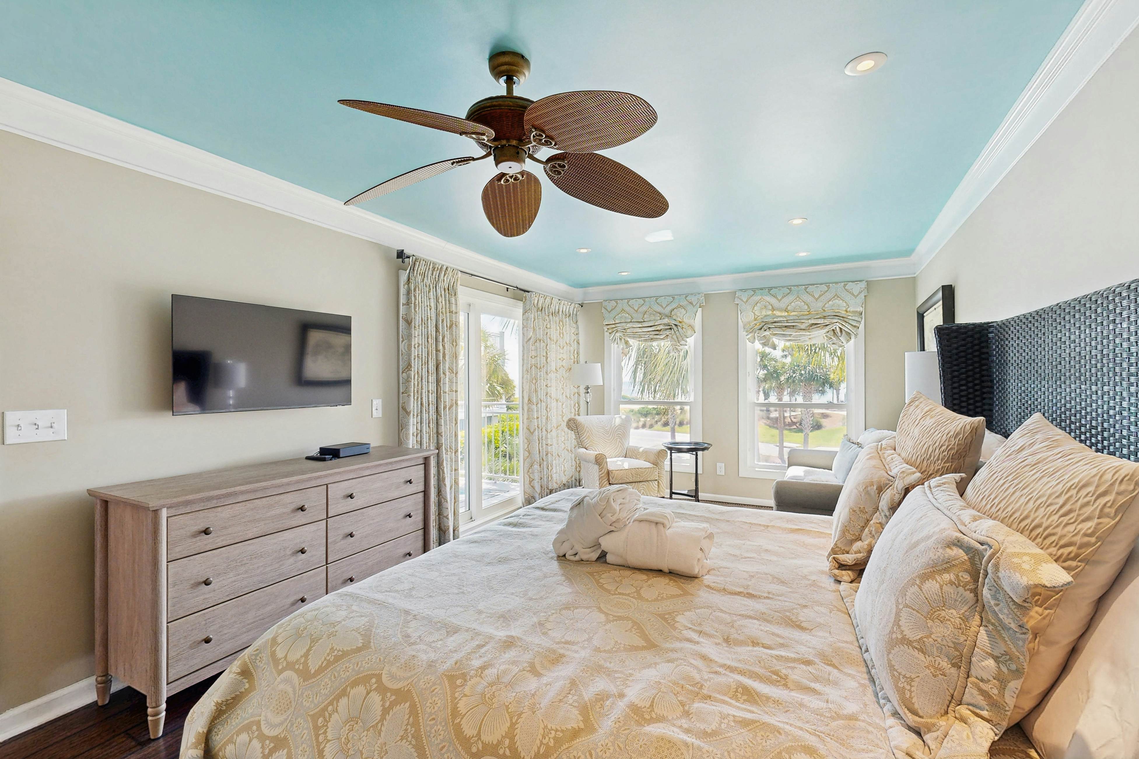 Elegant Ocean View Villa w/Fast WiFi, Shared Pools, Tennis, Golf Courses, & Gym