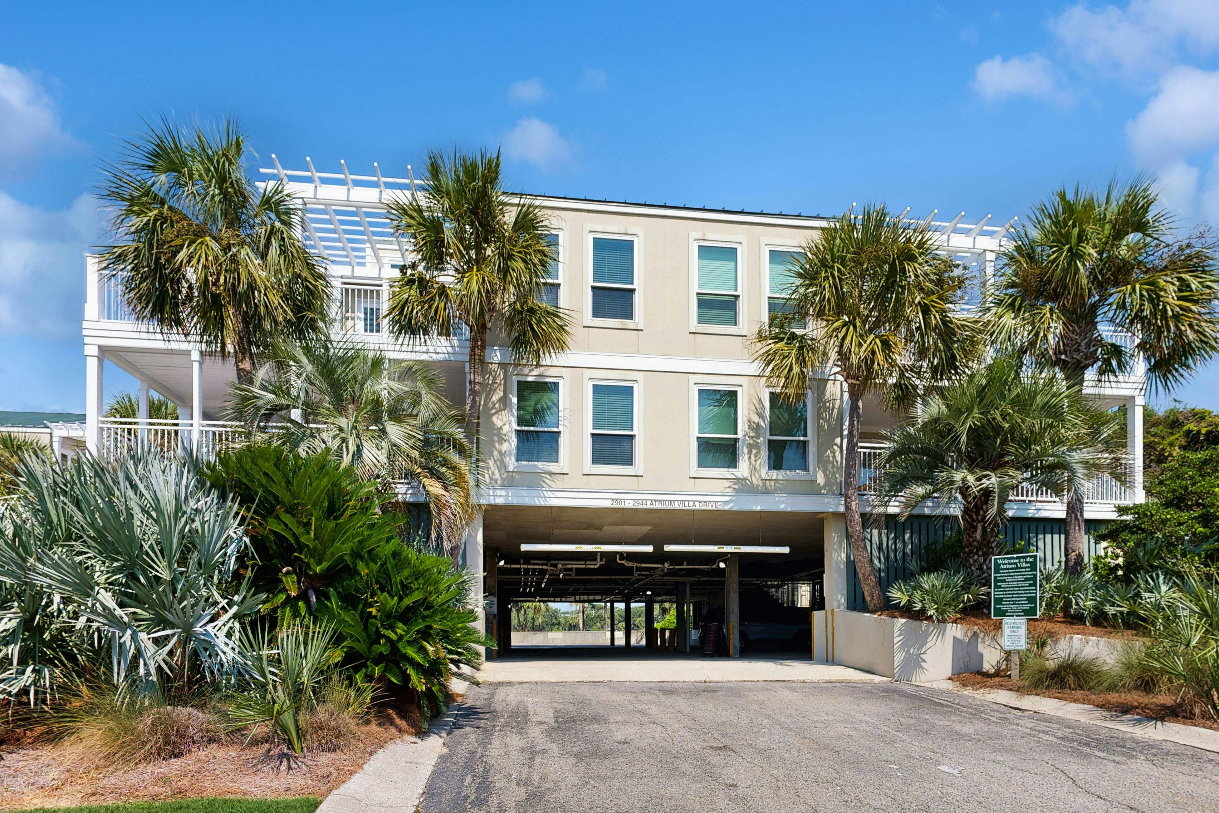 Elegant Ocean View Villa w/Fast WiFi, Shared Pools, Tennis, Golf Courses, & Gym