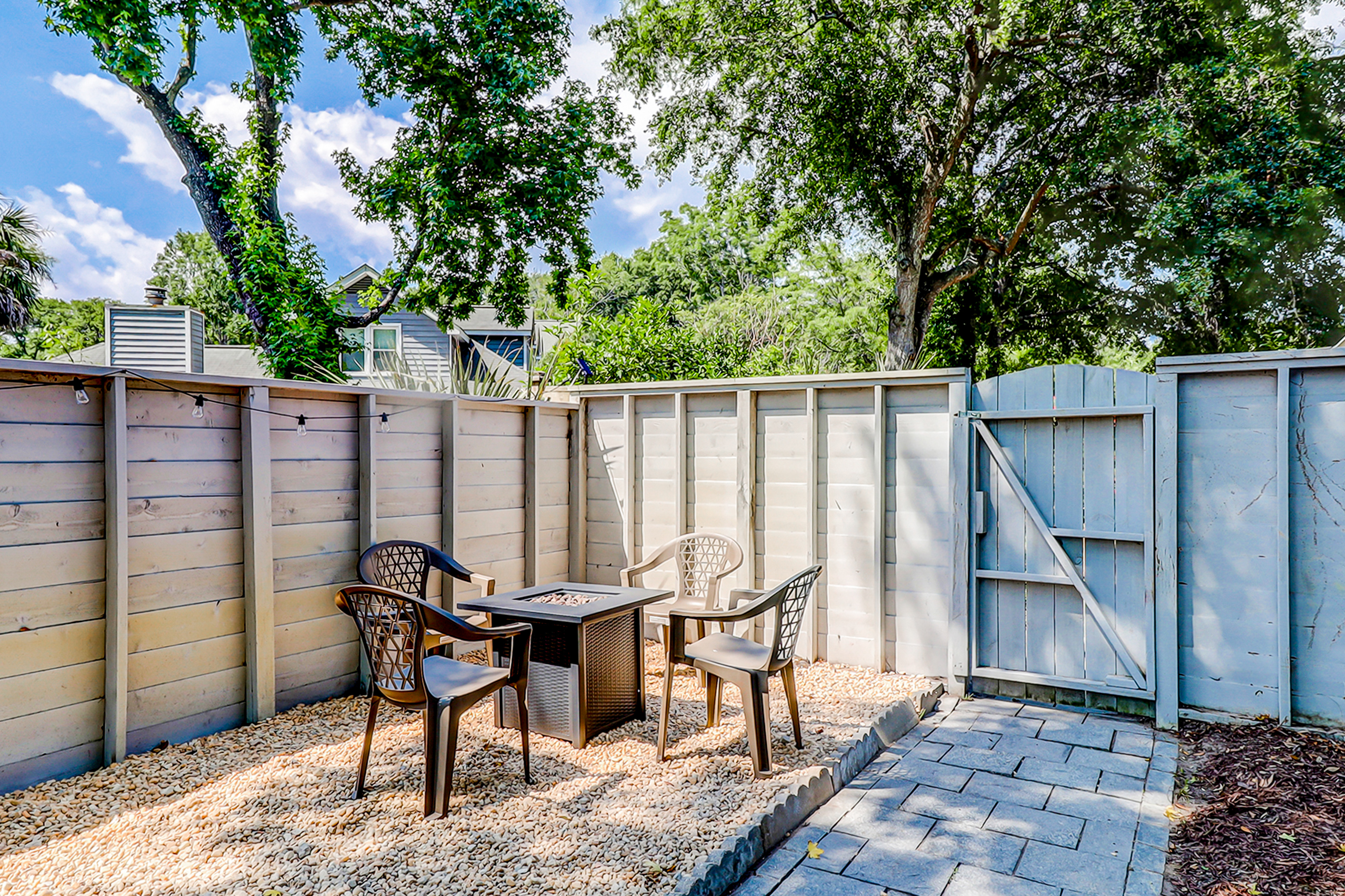 Coastal cottage with yard, near shopping & dining in Old Village District