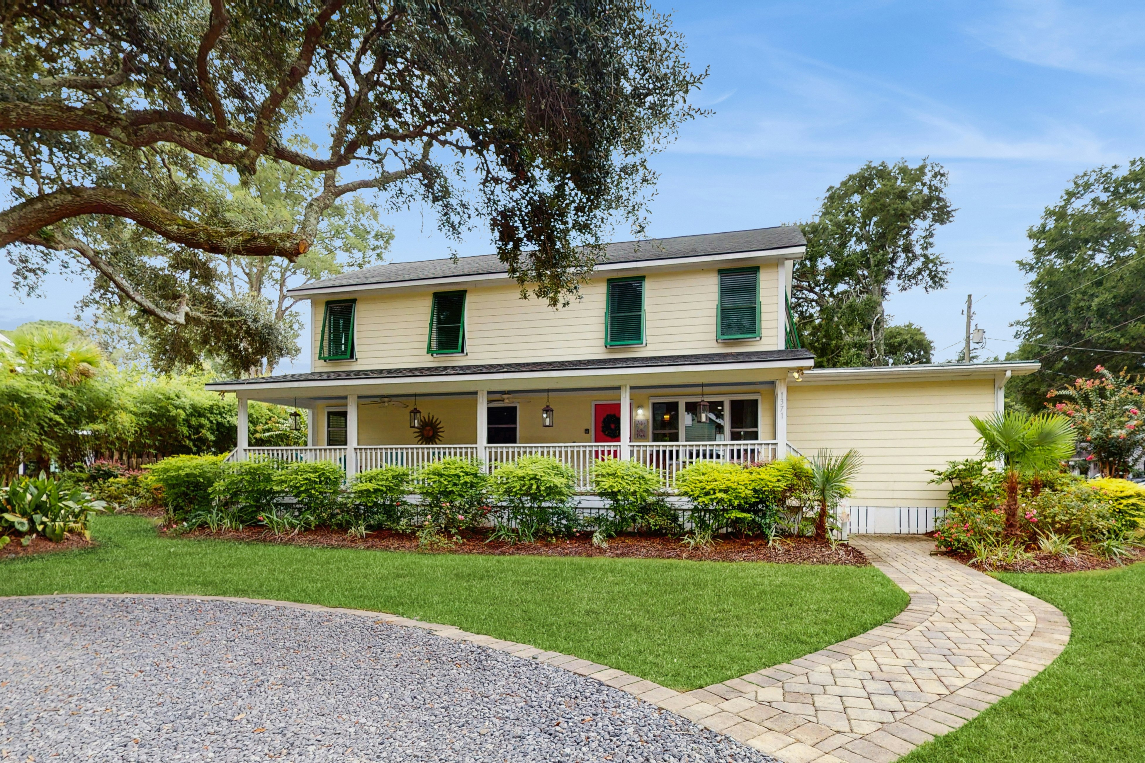 Old Village hideaway with covered porches, grill, alfresco dining & fenced yard