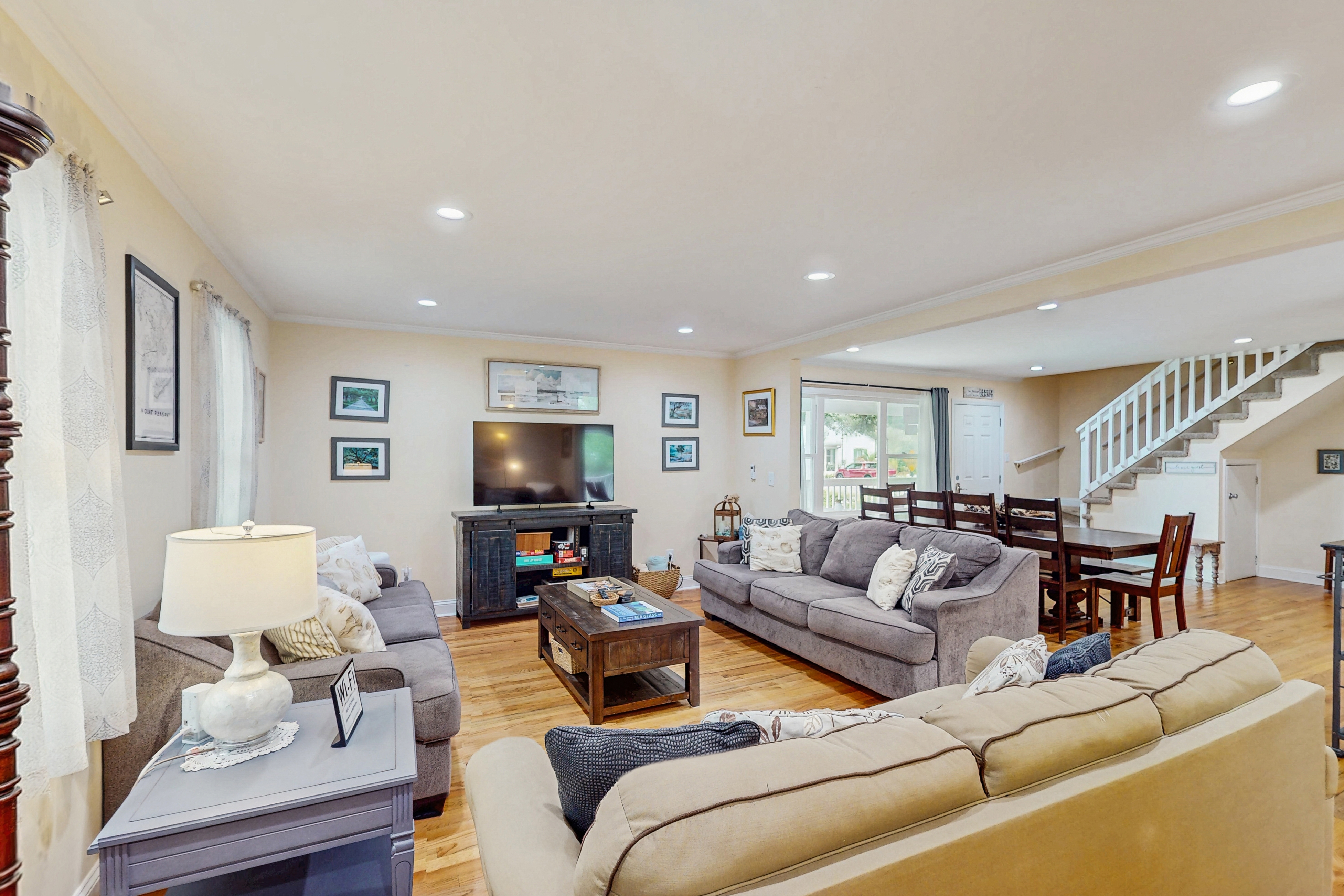 Old Village hideaway with covered porches, grill, alfresco dining & fenced yard