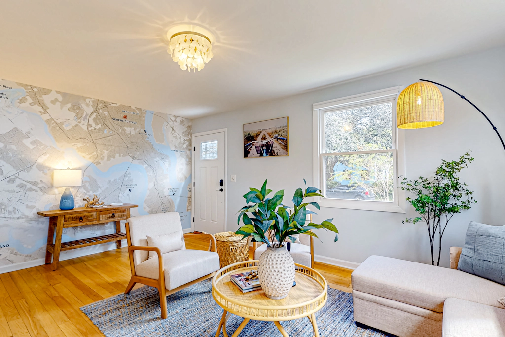 Delightful sun-filled getaway w/ patio, W/D, & AC - close to Park Circle