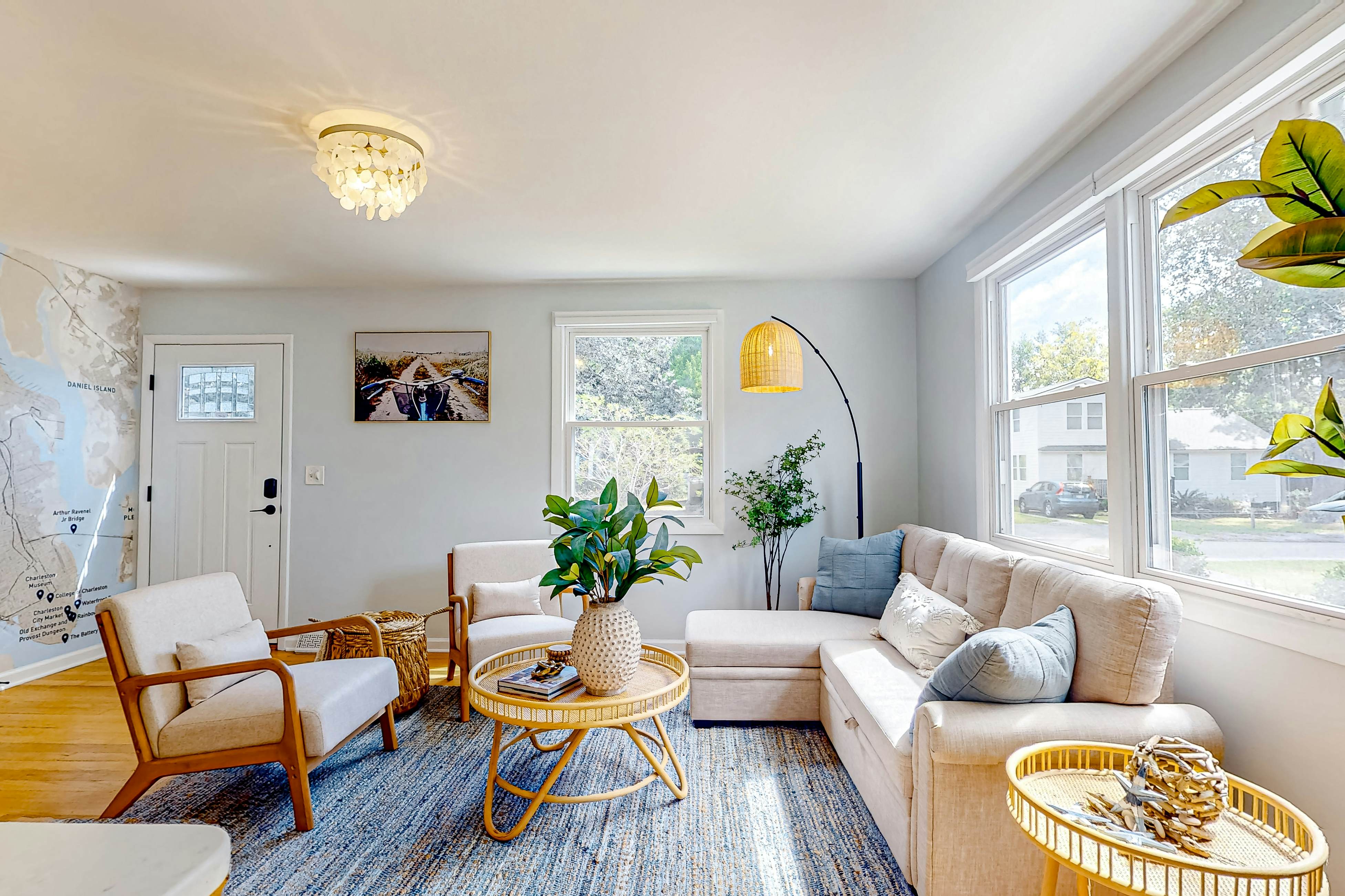 Delightful sun-filled getaway w/ patio, W/D, & AC - close to Park Circle