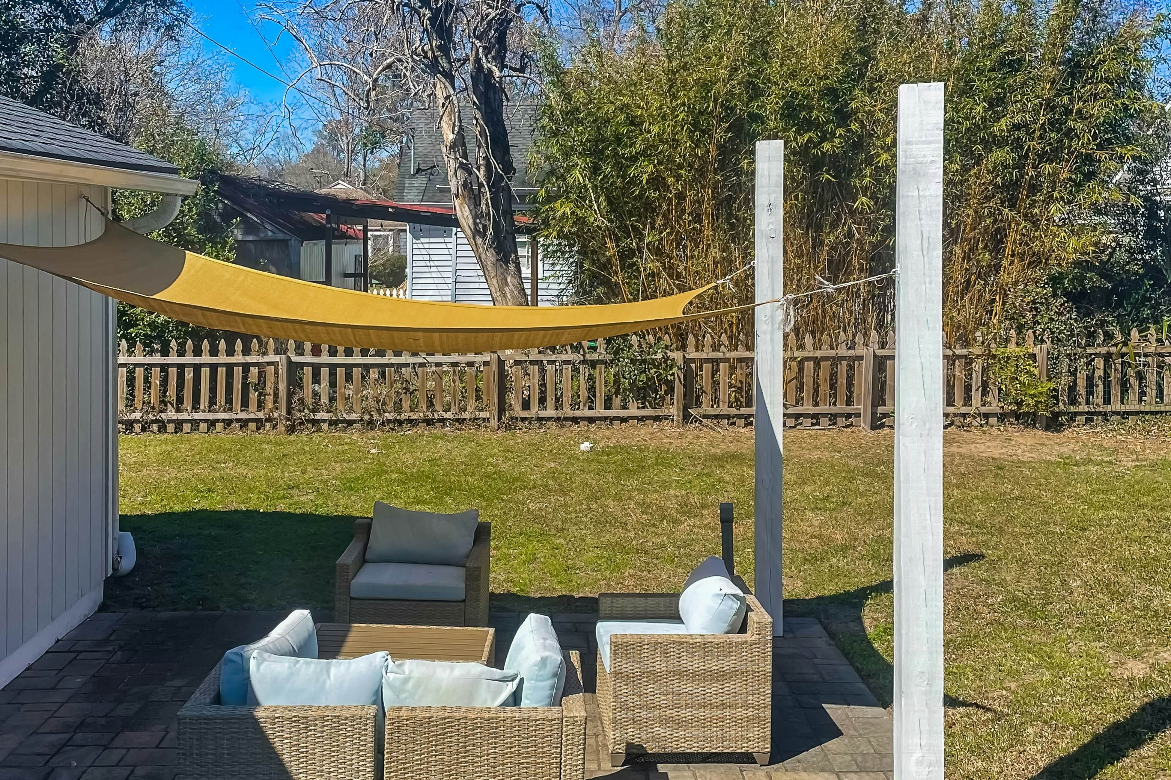 Delightful sun-filled getaway w/ patio, W/D, & AC - close to Park Circle